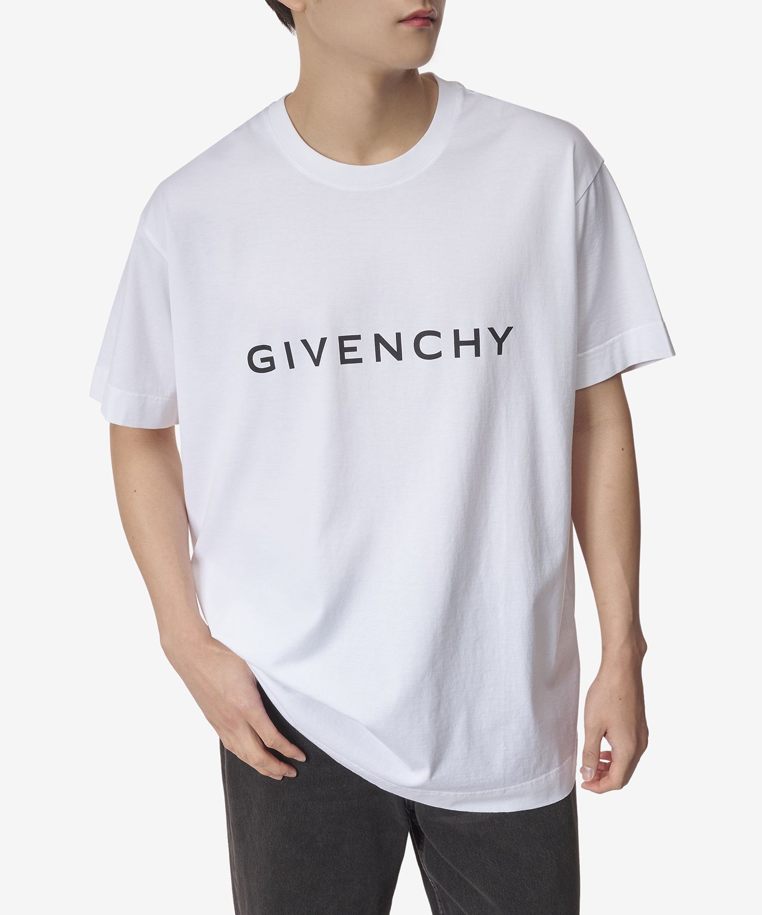 GIVENCHY|SHORT-SLEEVED ROUND NECK T-SHIRTS (BM716N3YAC MUSINSA | GIVENCHY Oversized Logo Print Short-sleeved T