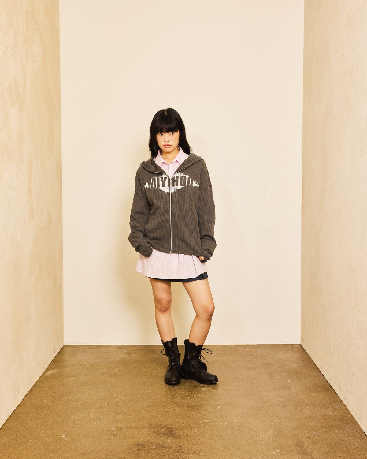 미와이후(MIYHOO) LOGO HOODIE KNIT ZIP-UP ( CHARCOAL )