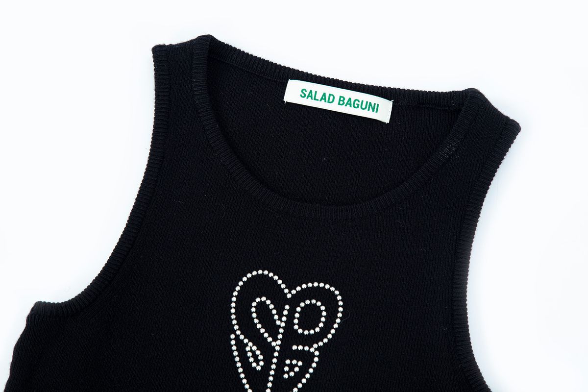 샐러드바구니(SALAD BAGUNI) Hotfix Sleeveless Knit Top - black