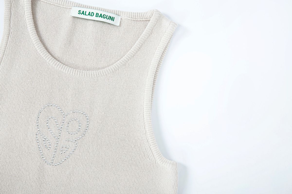 샐러드바구니(SALAD BAGUNI) Hotfix Sleeveless Knit Top - beige