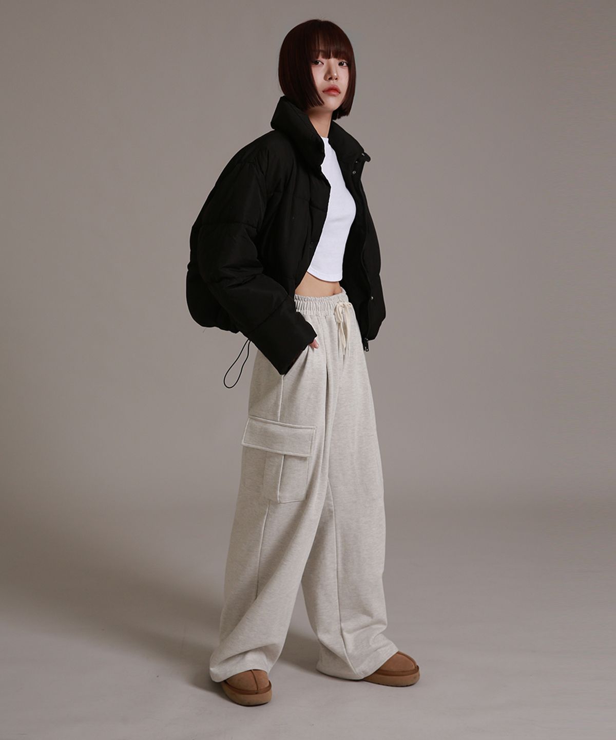 라이크더모스트(LIKE THE MOST) 트레이닝 카고핀턱 와이드 팬츠 오트밀