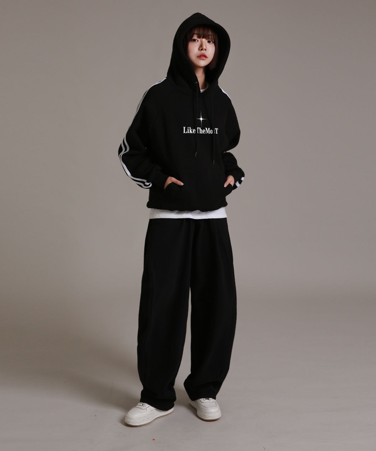 라이크더모스트(LIKE THE MOST) 트레이닝 핀턱 사이드핀턱 와이드 팬츠 블랙