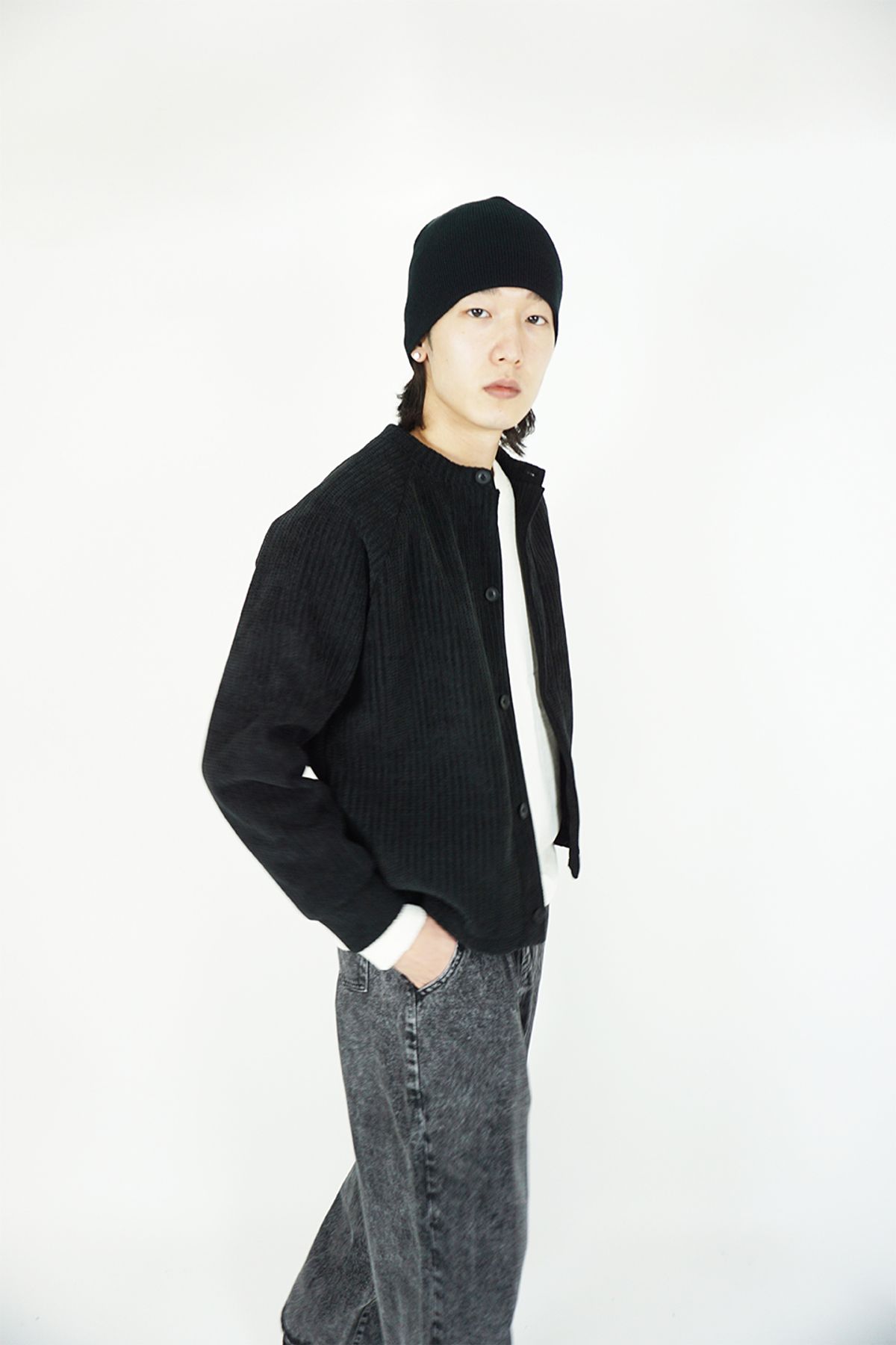 본슬리피(BORN SLIPPY) Corduroy Raglan Cardigan (Black)