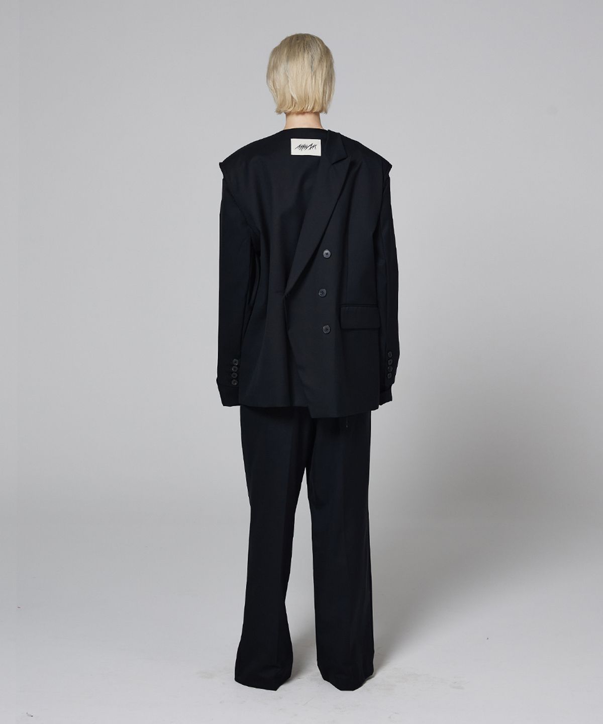 므아므(MMAM) Signature off sleeve origami blazer