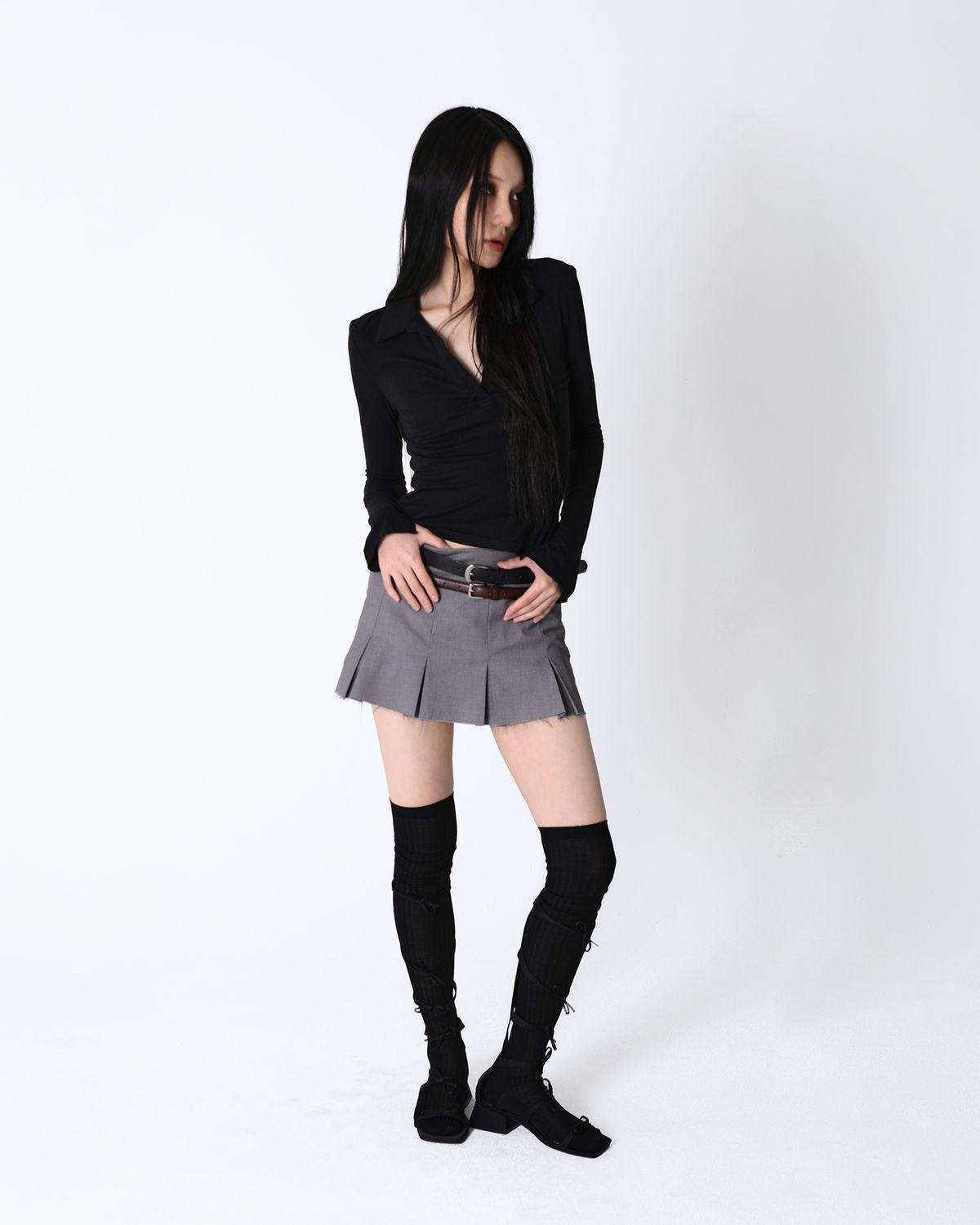 시오(SIO) 카라 롱 슬리브 탑 [블랙]