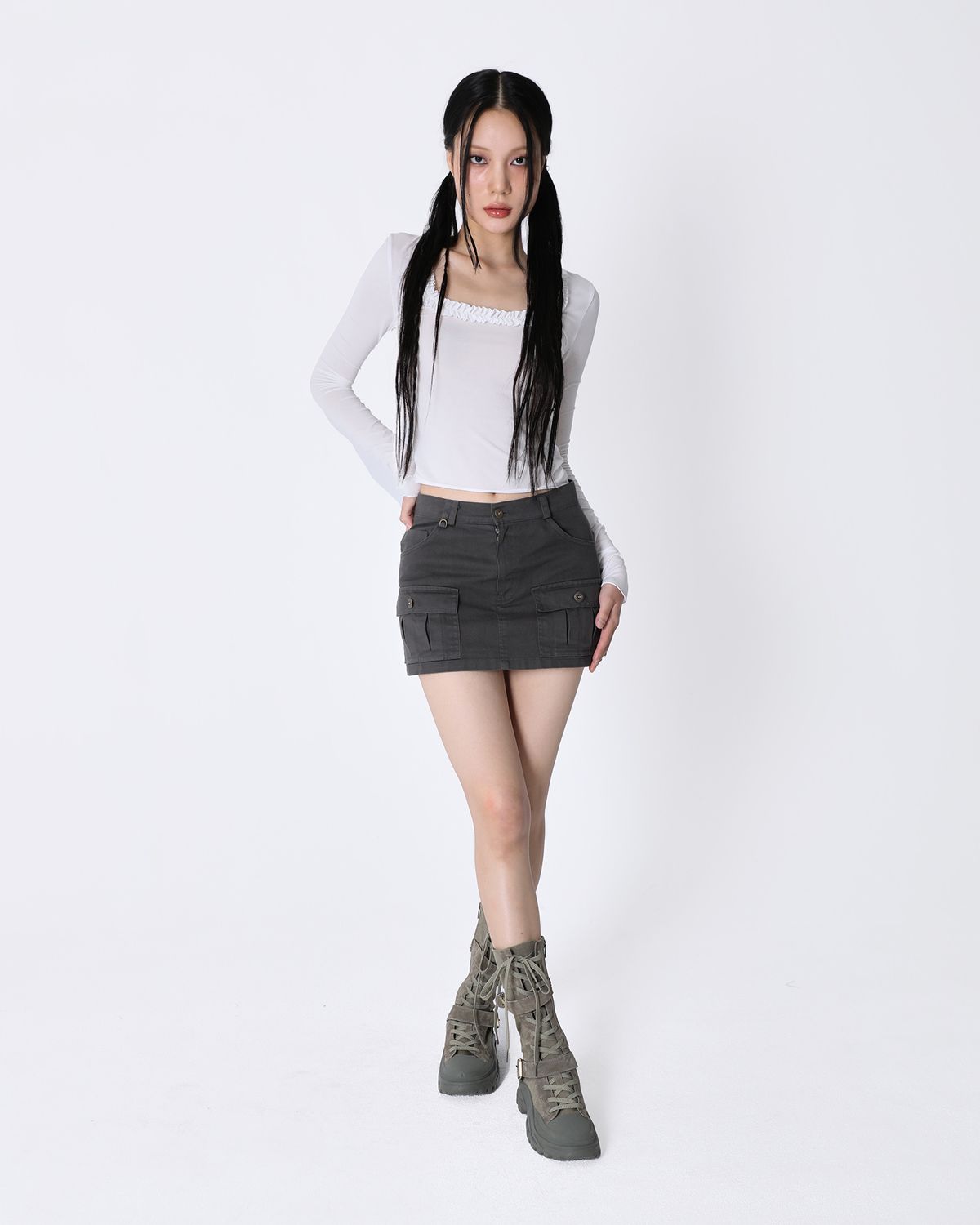 시오(SIO) 러플 넥 롱 슬리브 탑 [화이트]