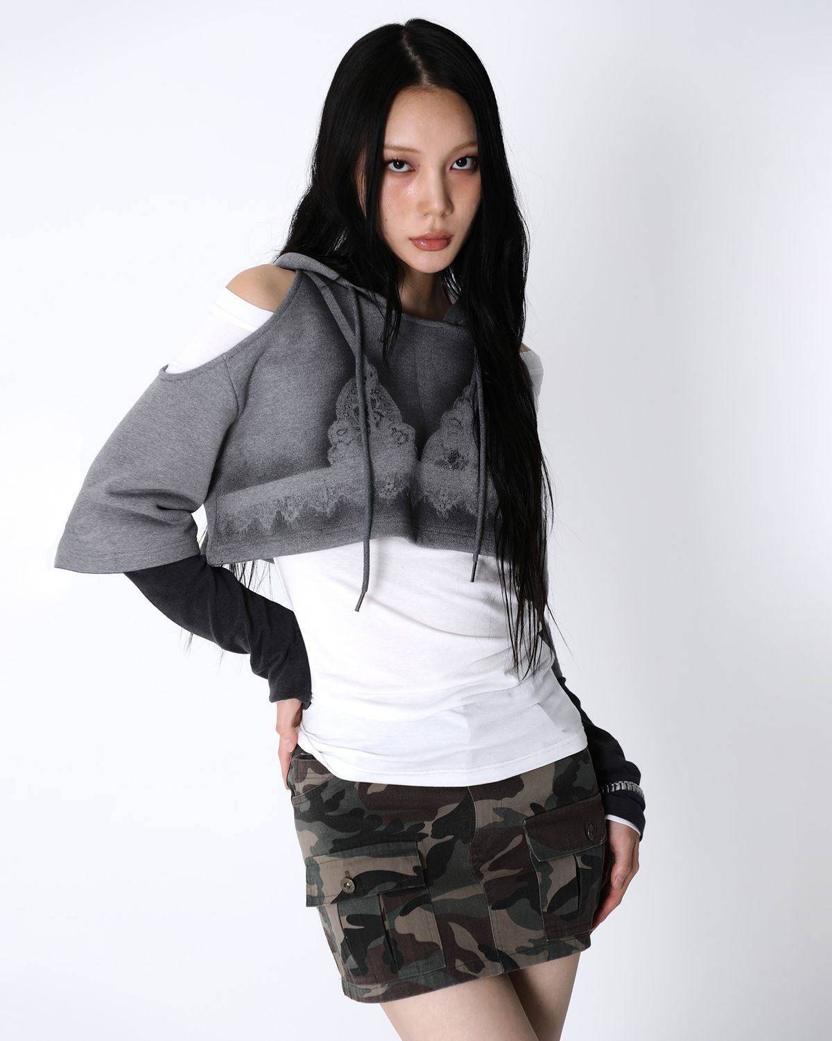시오(SIO) 라운드 넥 롱 슬리브 탑 [화이트]
