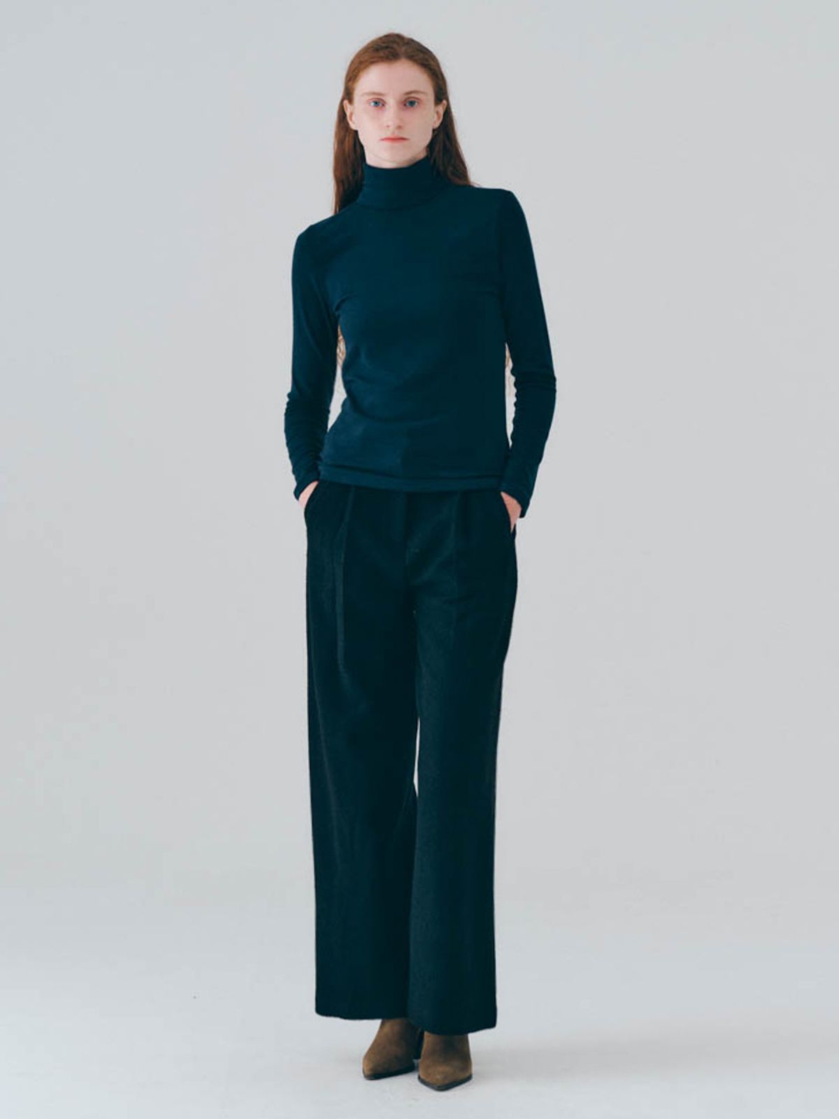 노우드(NOEUD) Basic wool turtleneck top (Navy)