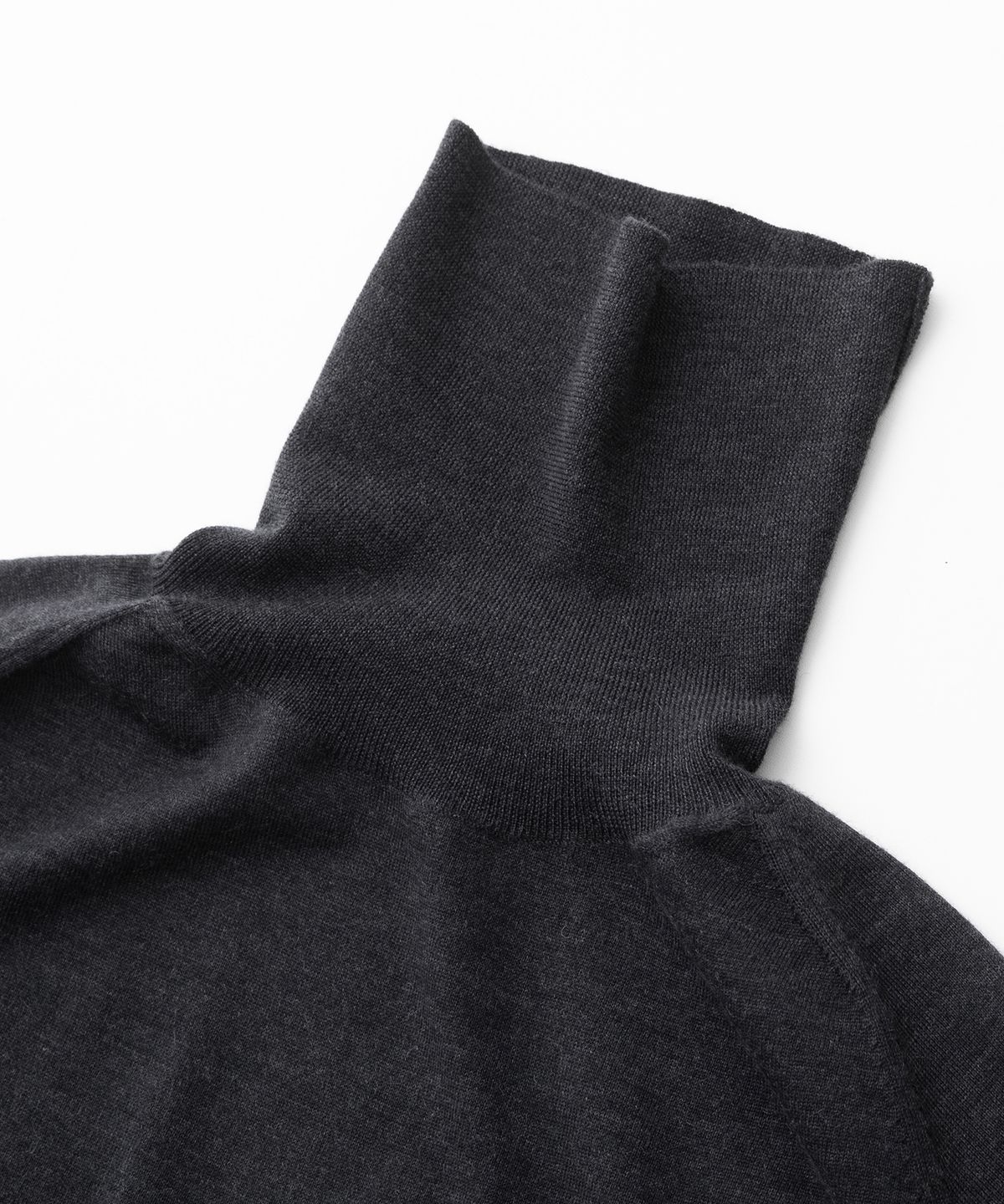 어나더 오피스(ANOTHER OFFICE) Scape-Turtleneck Knit (Onyx)