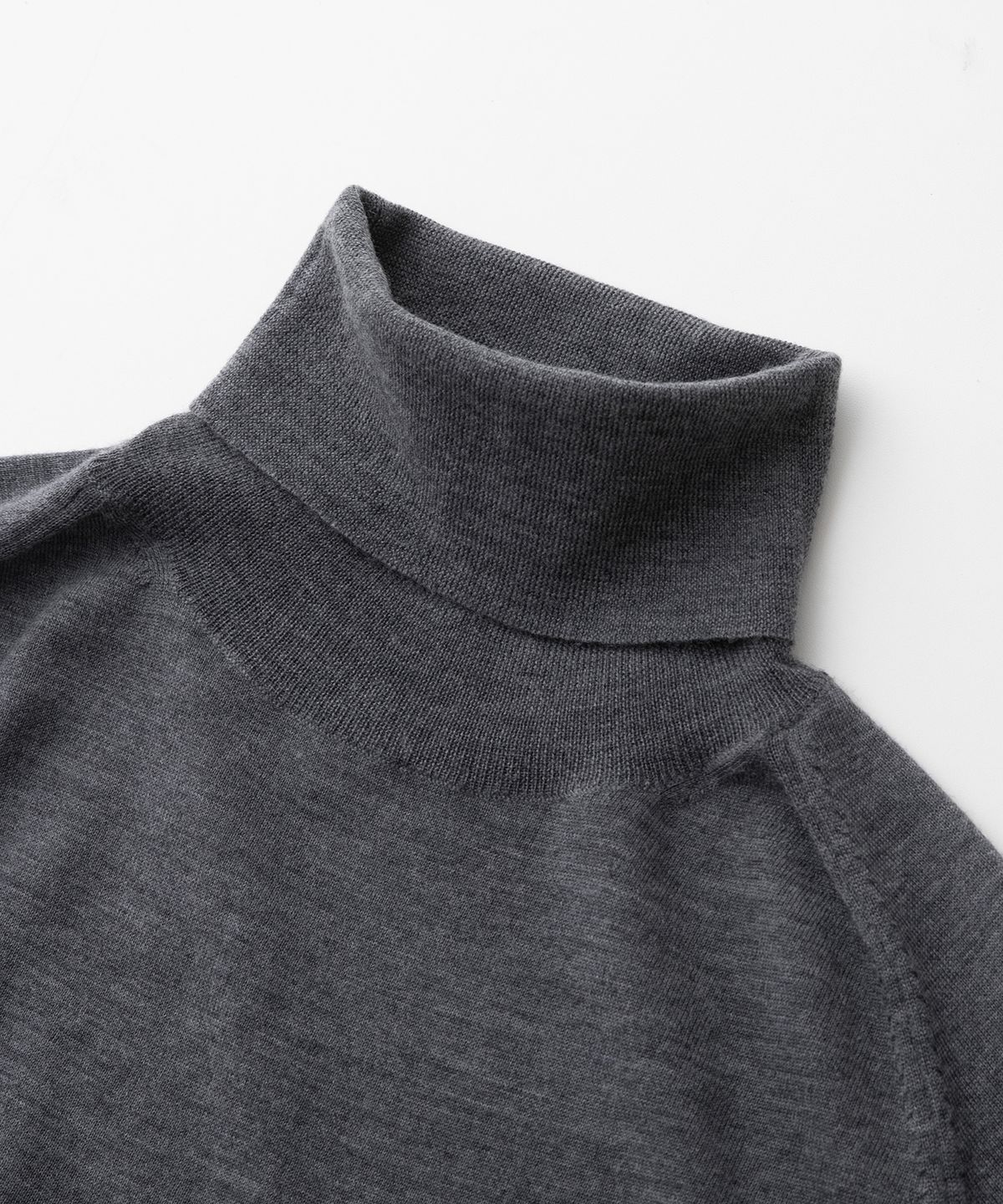 어나더 오피스(ANOTHER OFFICE) Scape-Turtleneck Knit (Pebble)