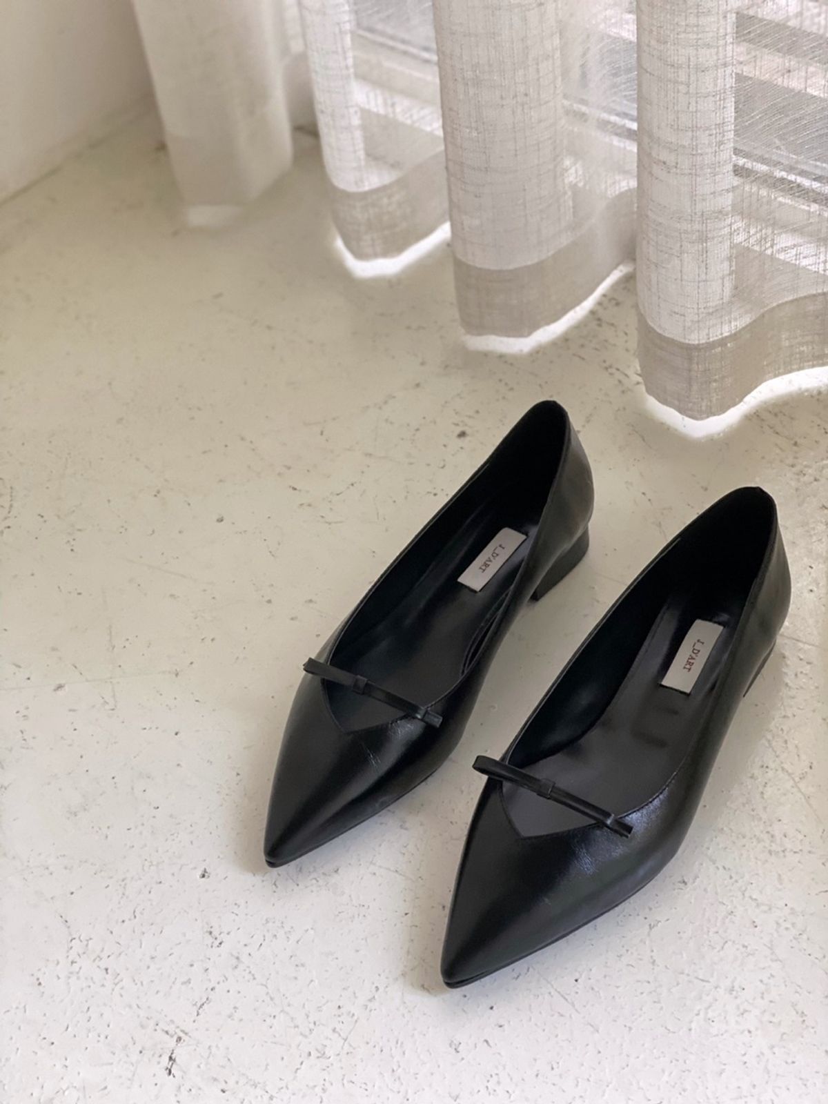 쥬다르(JEU DART) Scarlett ribbon flat black