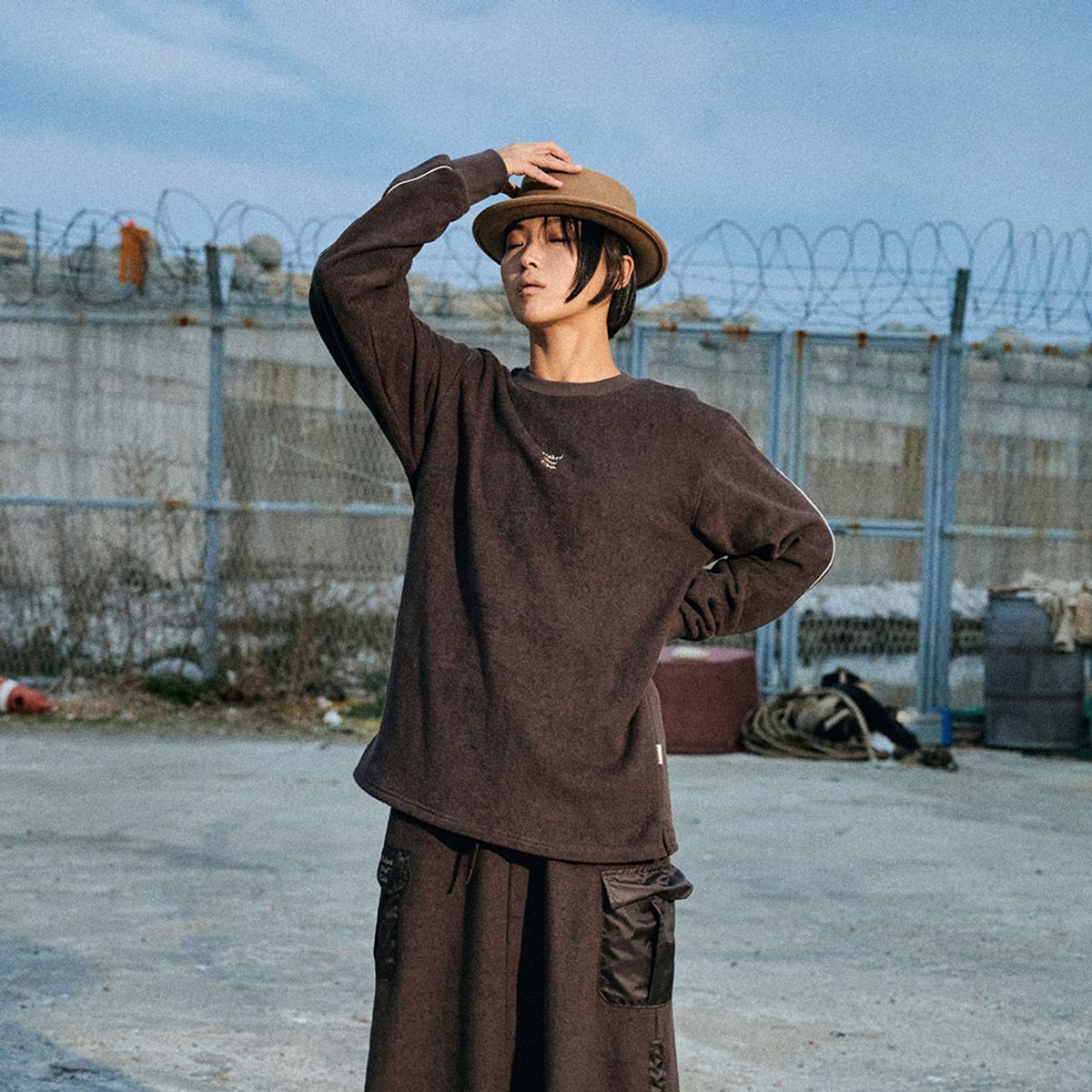 네이키드서프클럽(NAKED SURF CLUB) 소프트 기모 테리 스카치 티셔츠(Brown)