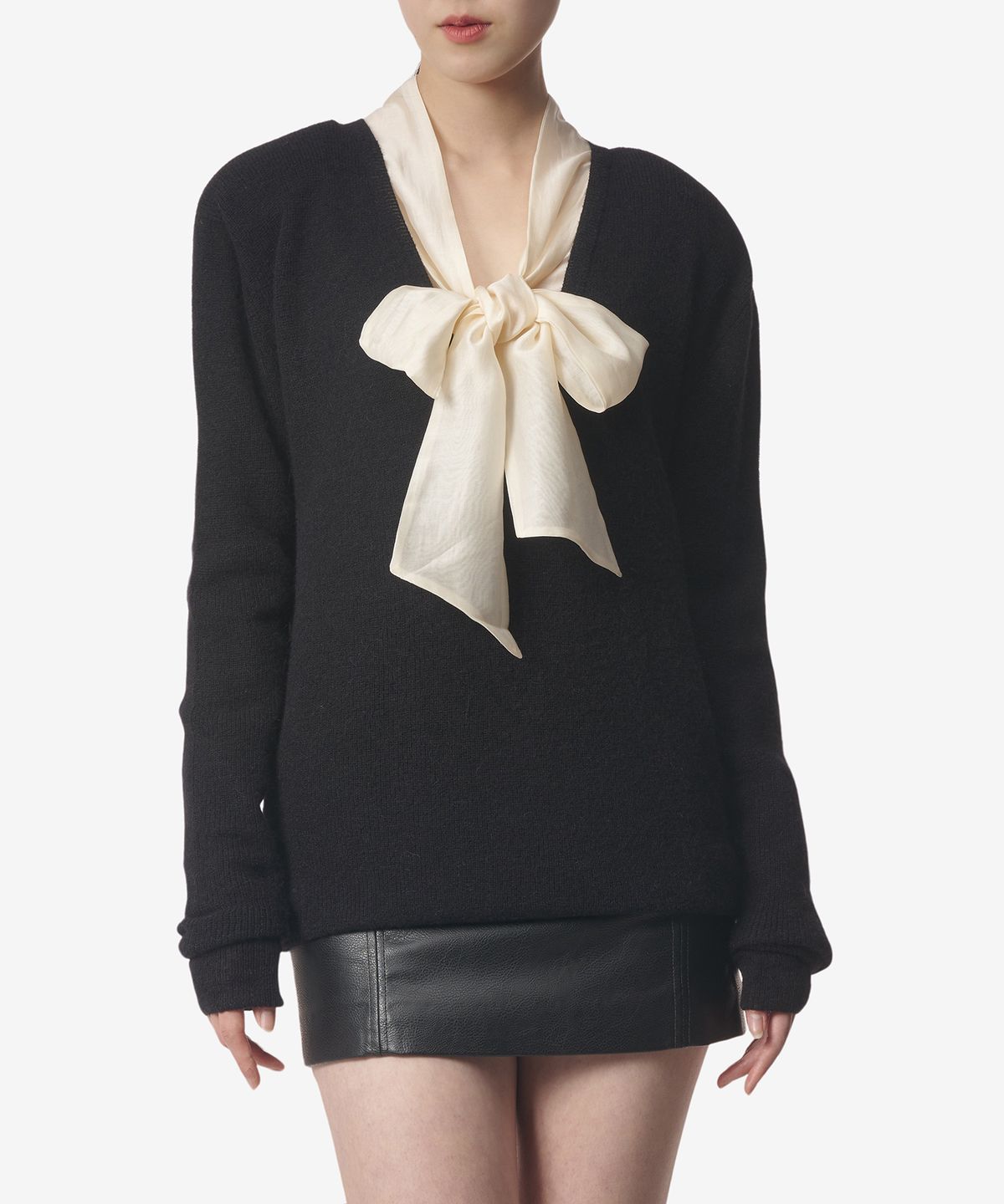 생로랑(SAINT LAURENT) 알파카 브이넥 루즈핏 니트 - 블랙 / 759721Y76IF1000