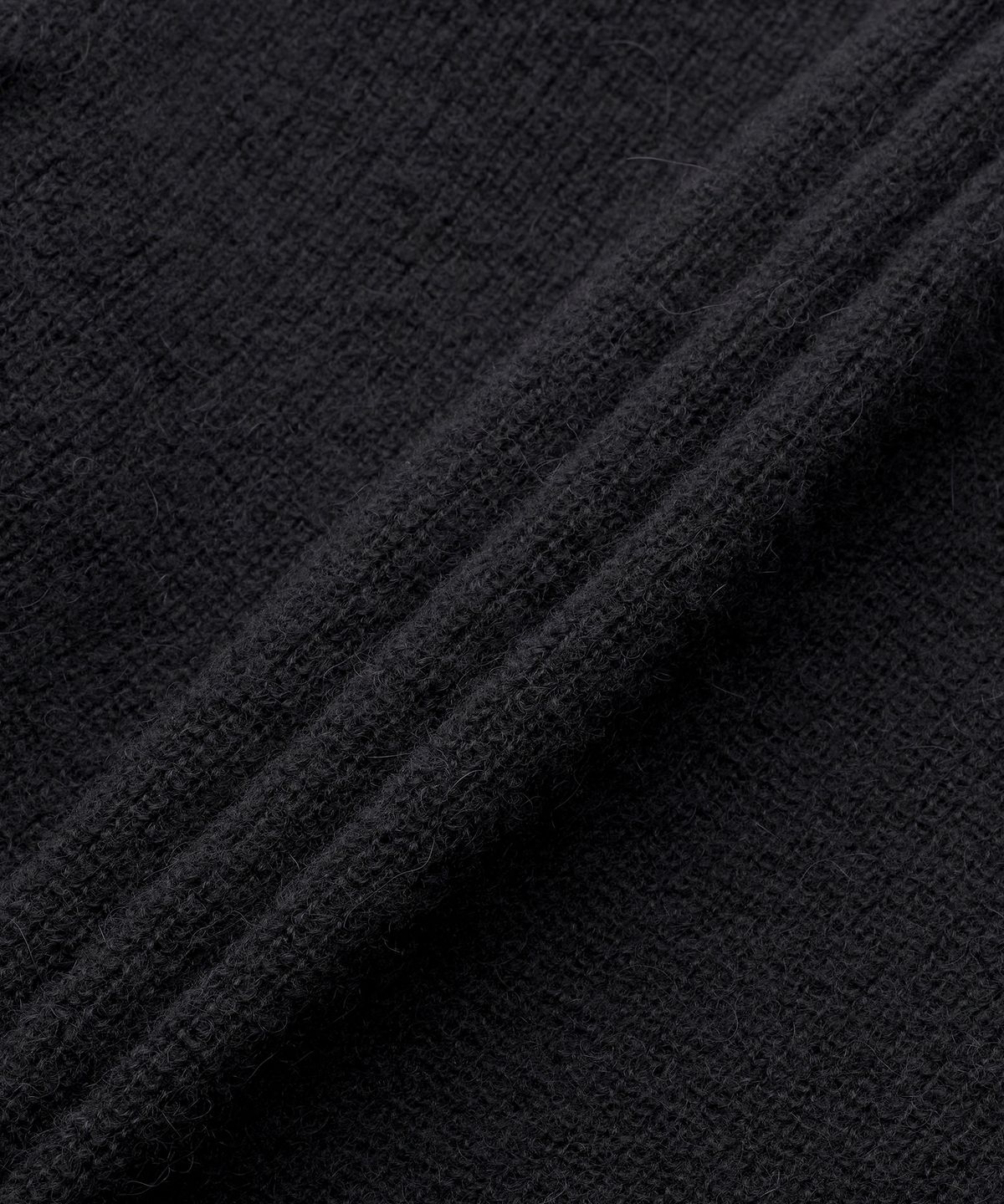 생로랑(SAINT LAURENT) 알파카 브이넥 루즈핏 니트 - 블랙 / 759721Y76IF1000