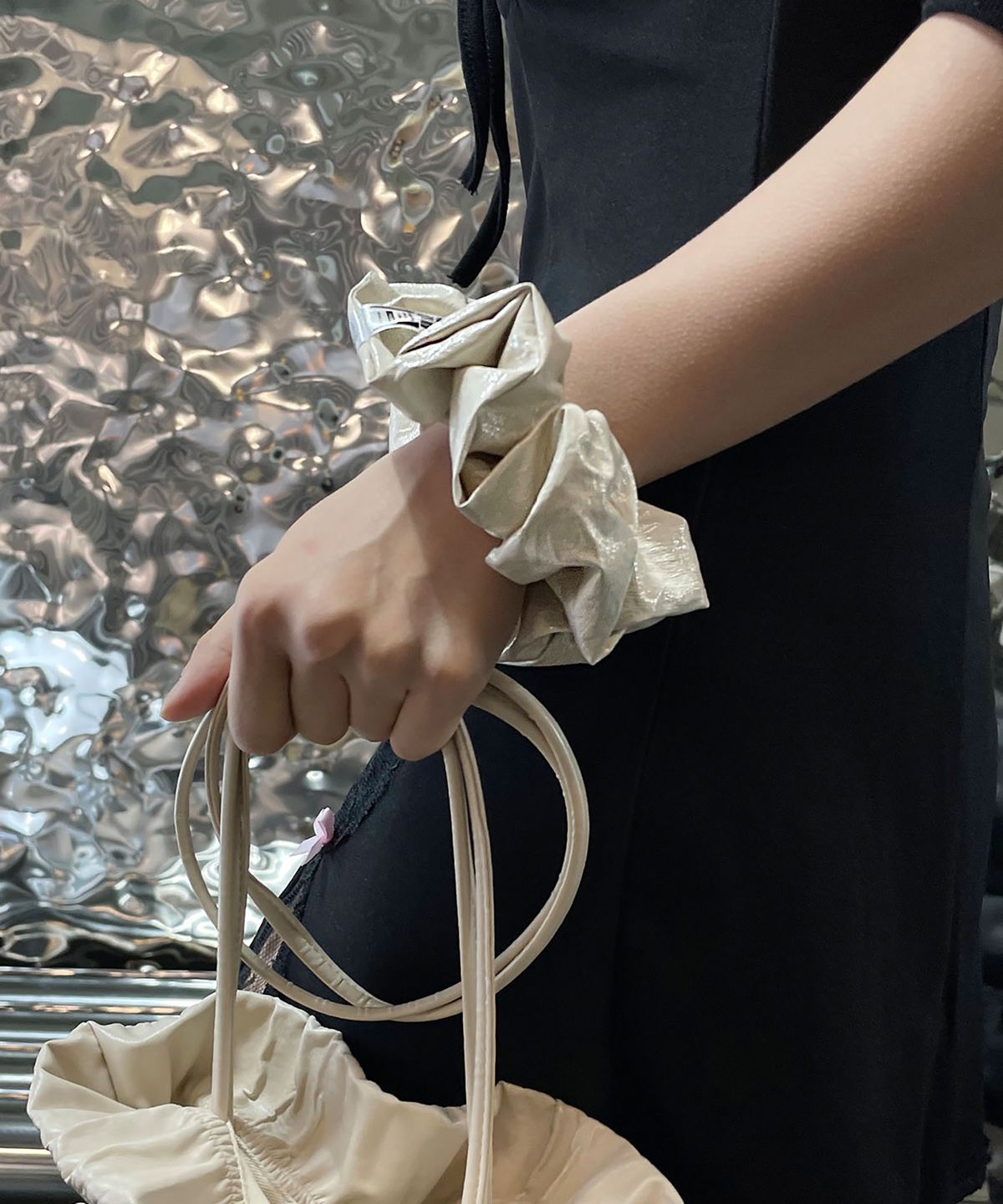 센티멍(SENTIMENTS) NO.289 [IVORY] SCRUNCHY HAIR 에나멜램스킨 스크런치