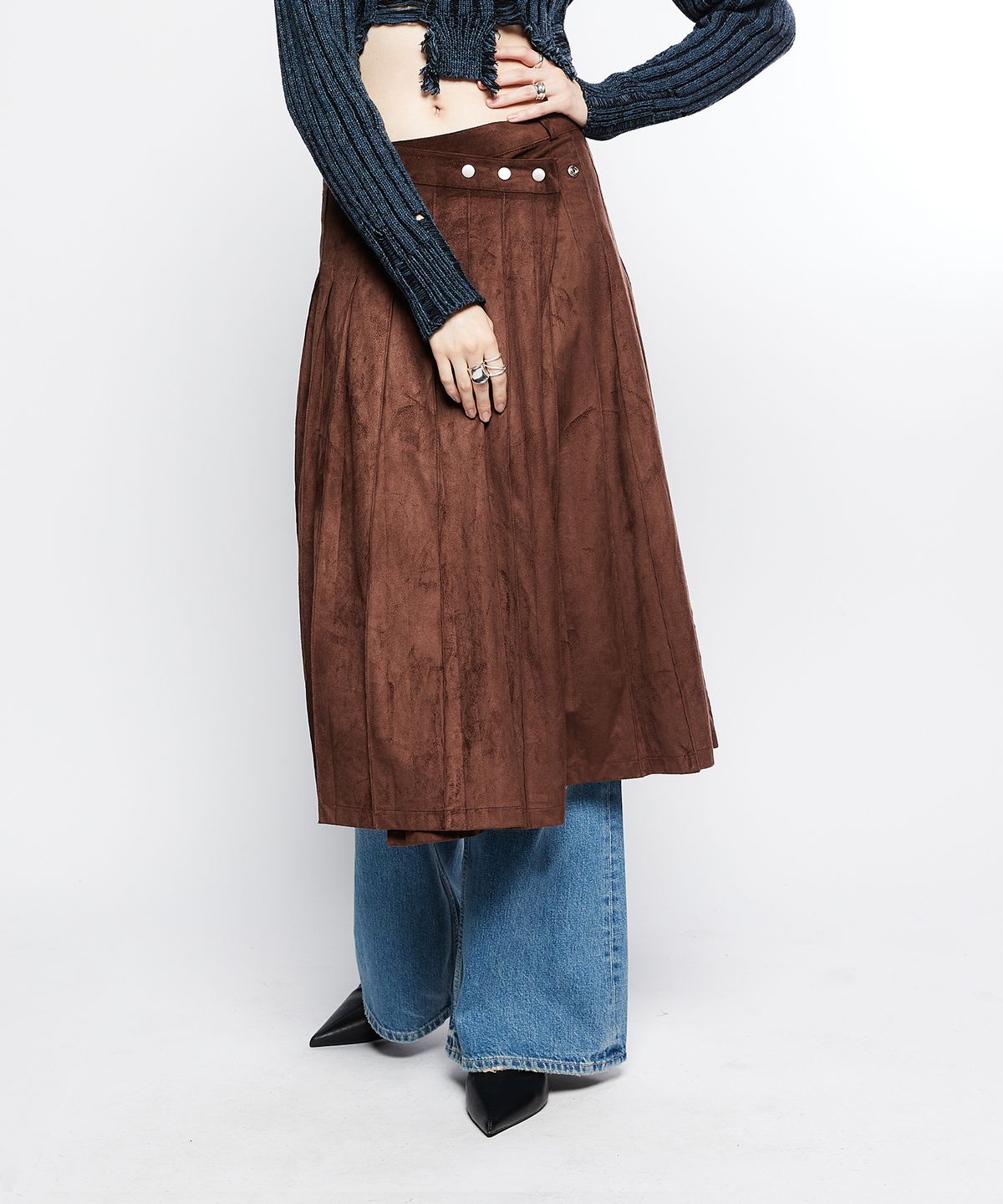 라티젠(LARTIGENT) L7 PLEATED WRAP SKIRT(BROWN)