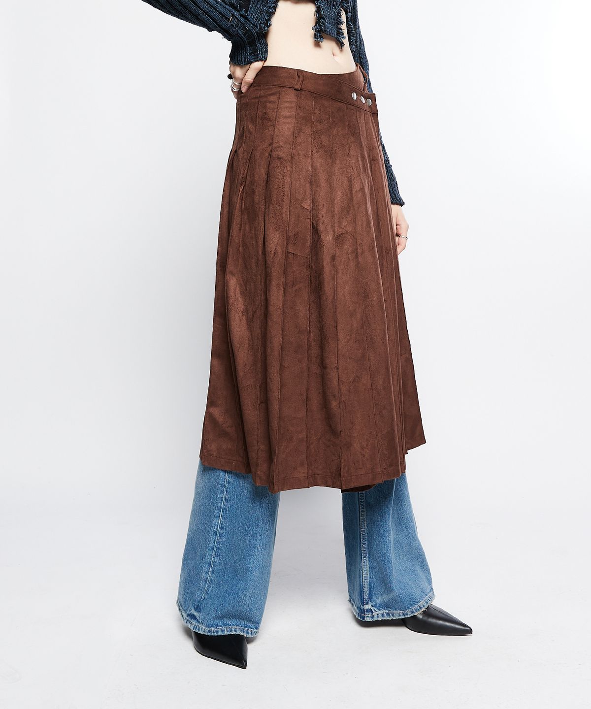 라티젠(LARTIGENT) L7 PLEATED WRAP SKIRT(BROWN)