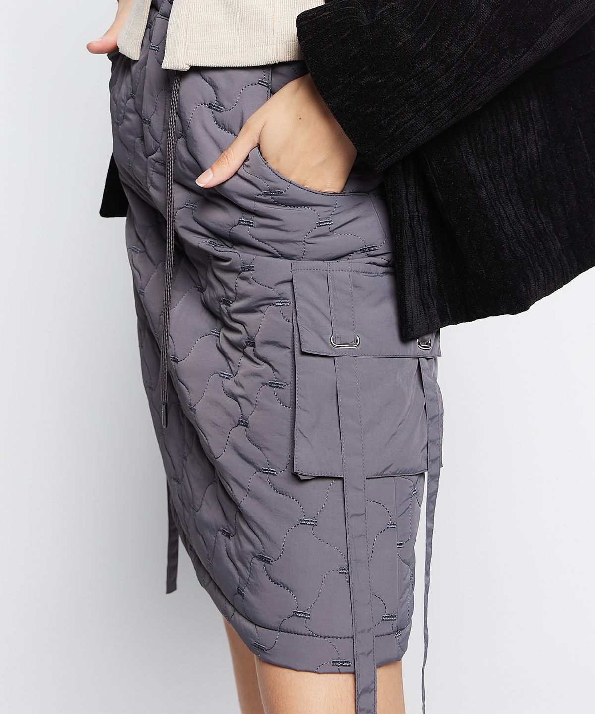 라티젠(LARTIGENT) L7 QUILTING SKIRT(CHARCOAL)
