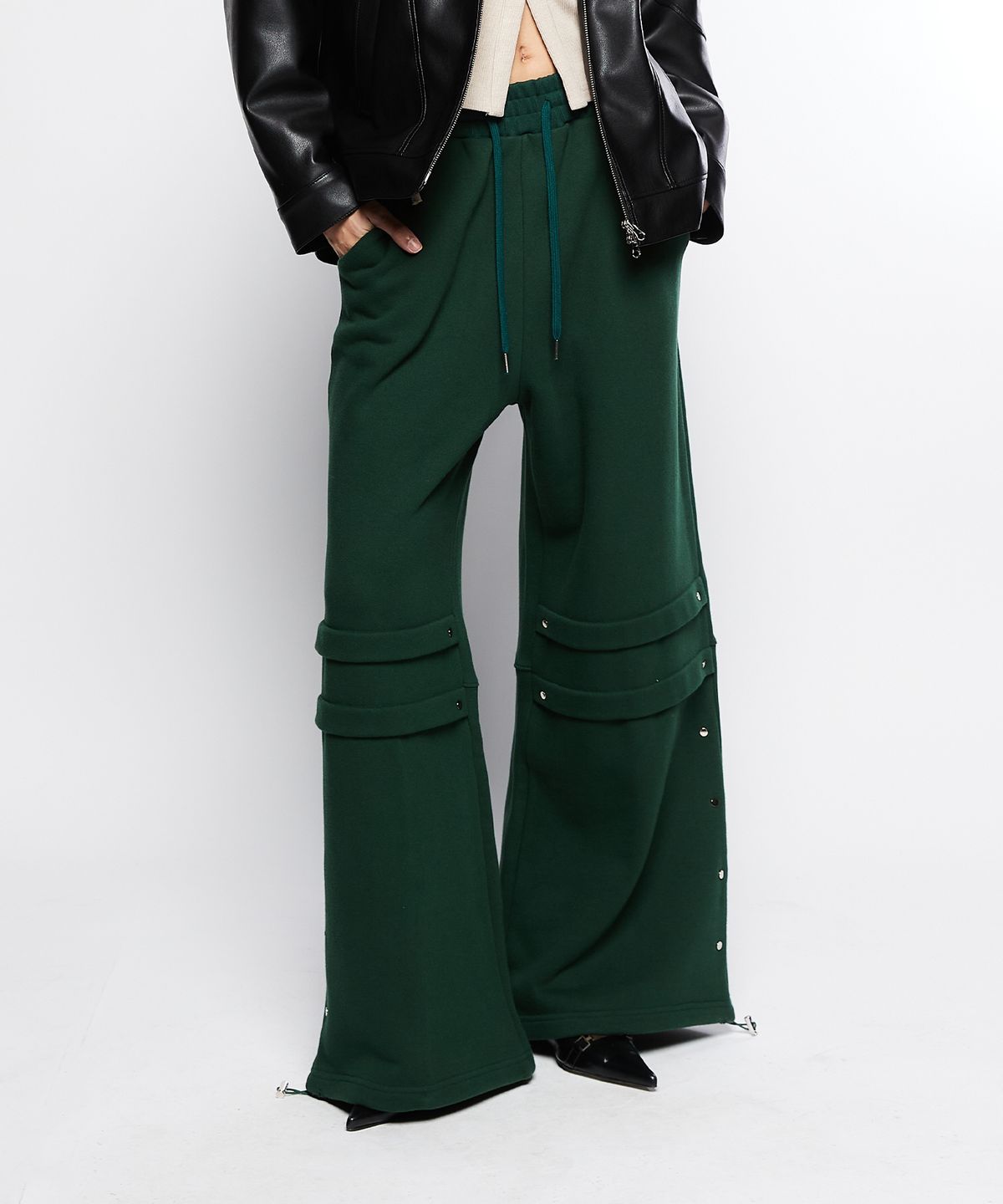 라티젠(LARTIGENT) L7 LOGO SWEATPANTS(GREEN)