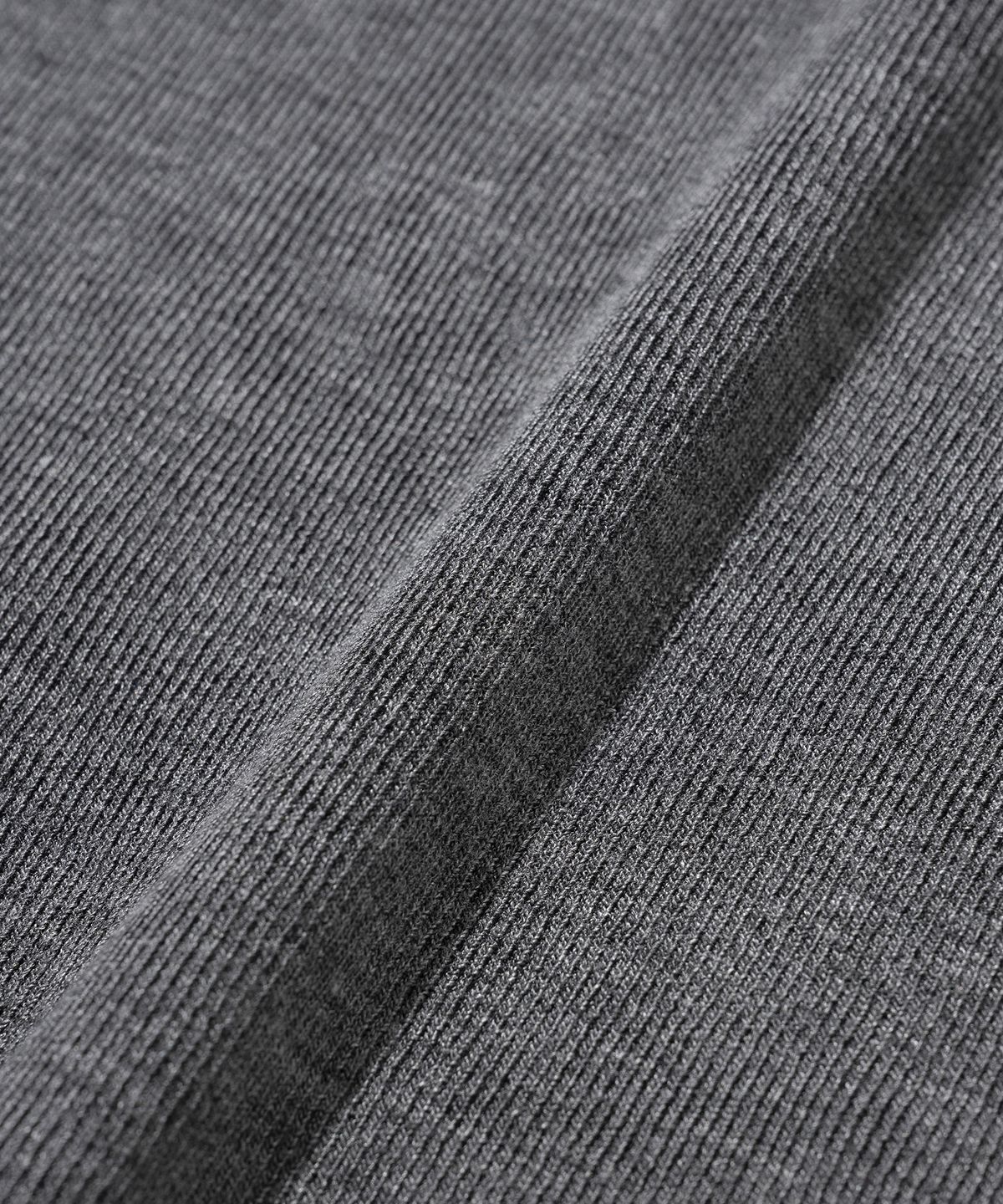 니티드(KNITTED) 하프 폴라 롱 슬리브 니트 CHARCOAL