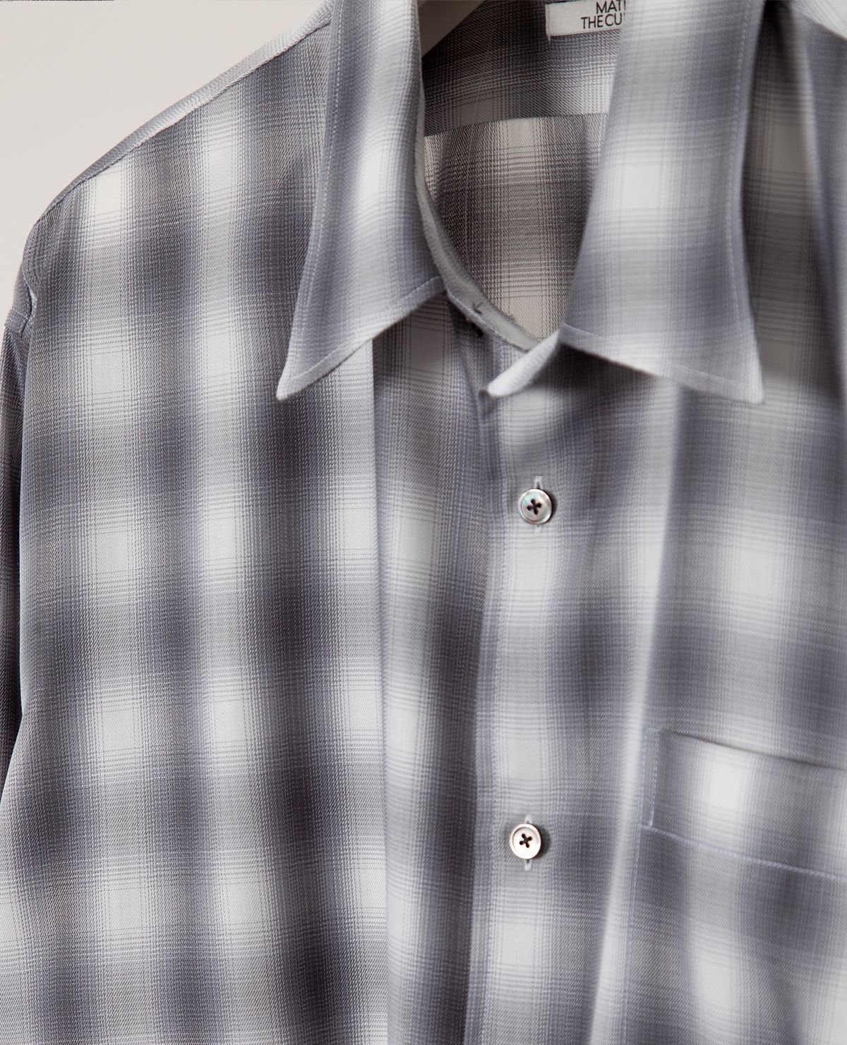 마티스 더 큐레이터(MATISSE THE CURATOR) 원포켓 셔츠 옴브레 블랙