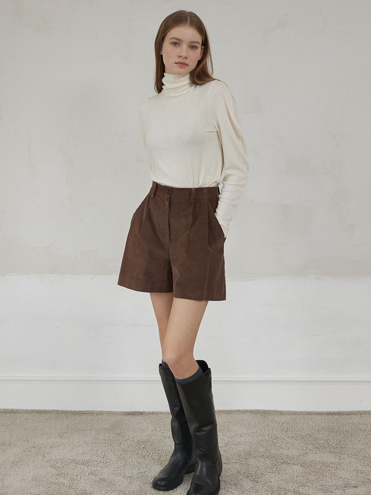 논로컬(NONLOCAL) Two Tuck Corduroy Short Pants - Brown