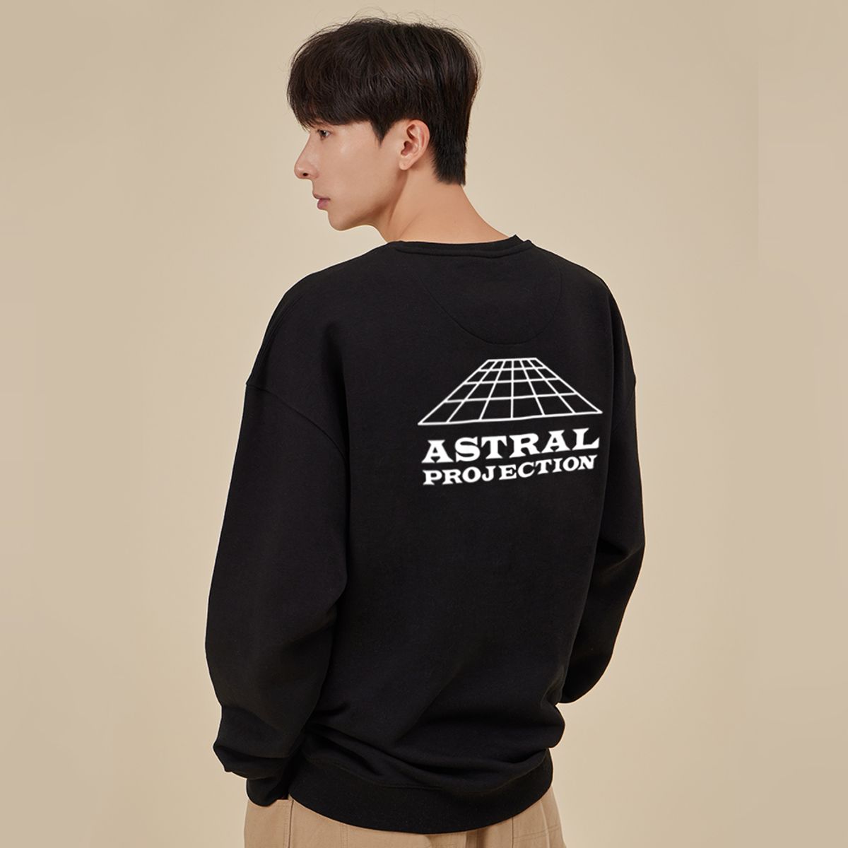 아스트랄 프로젝션(ASTRAL PROJECTION) 시그니처 로고 루즈핏 맨투맨_블랙