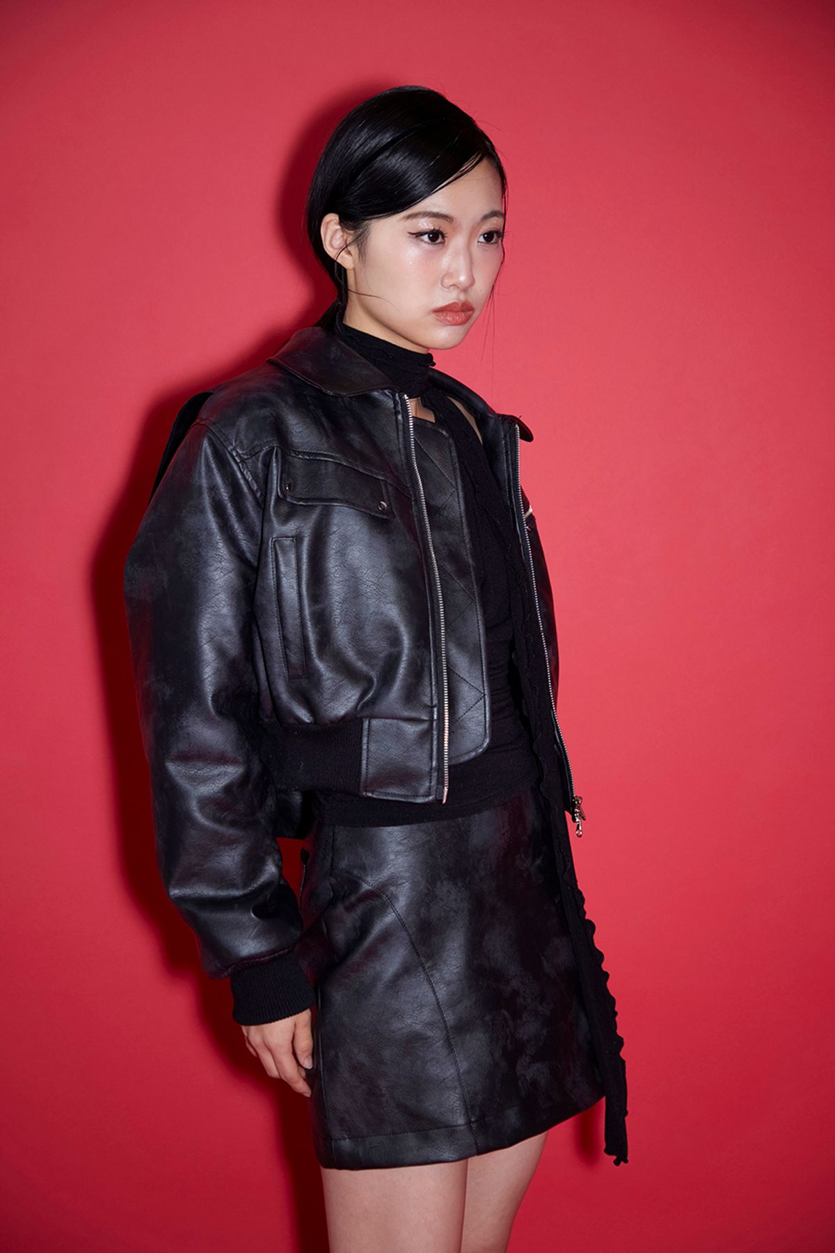 카프리슈(CAPRICIEUX) Amber leather jumper (black)