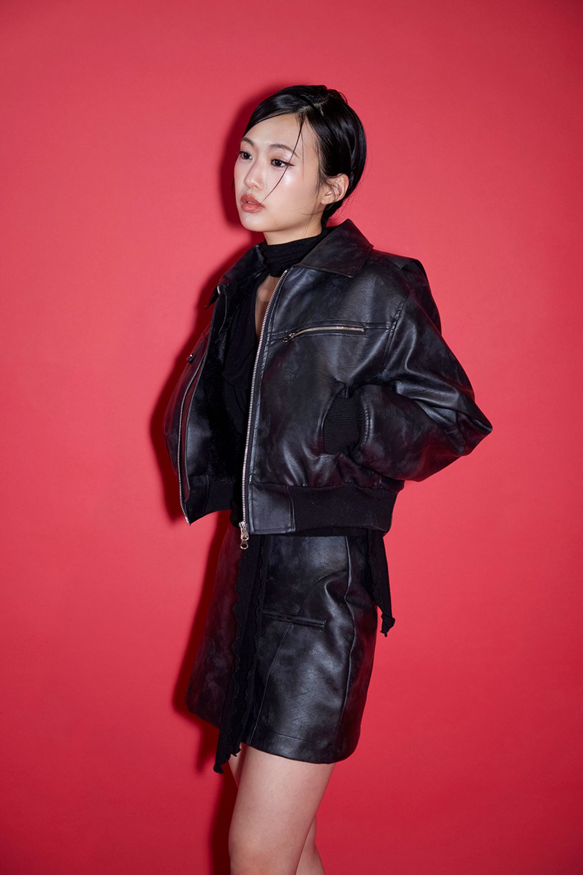 카프리슈(CAPRICIEUX) Amber leather jumper (black)