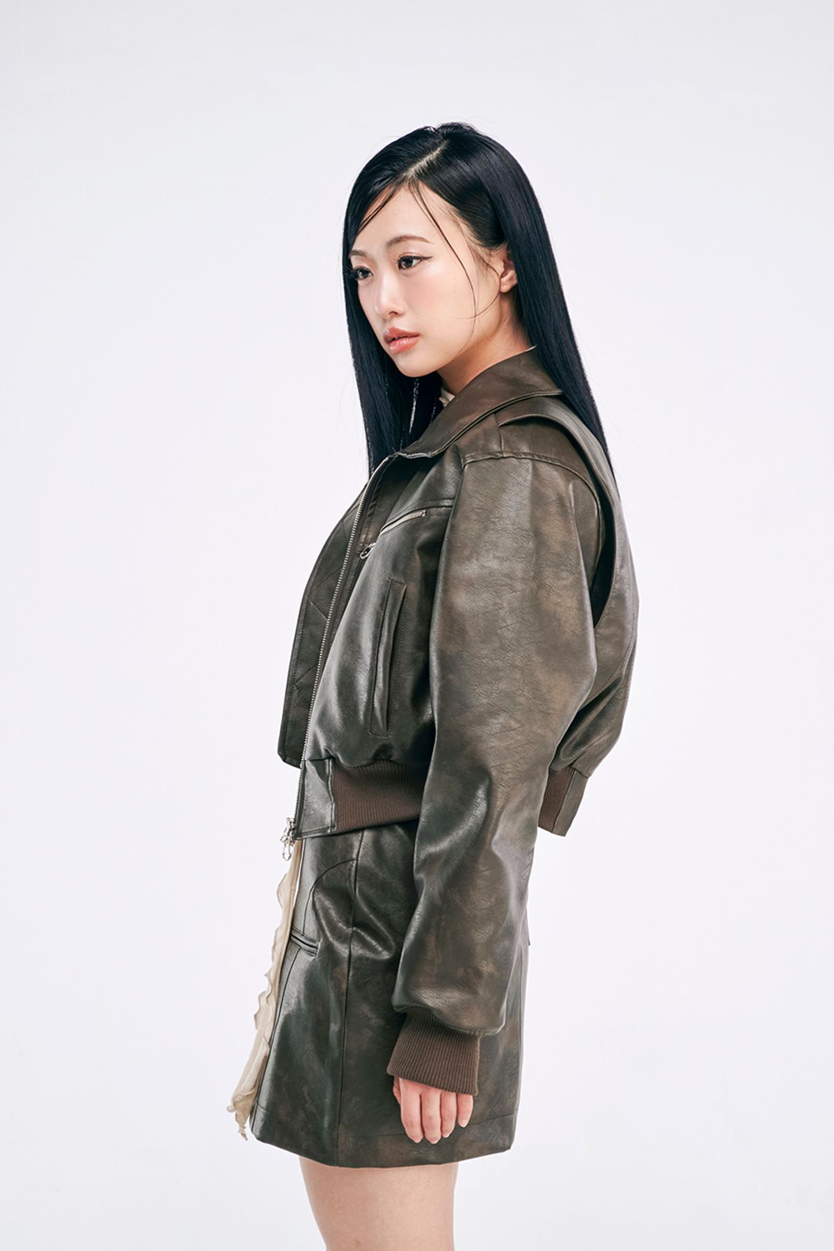 카프리슈(CAPRICIEUX) Amber leather jumper (khaki)