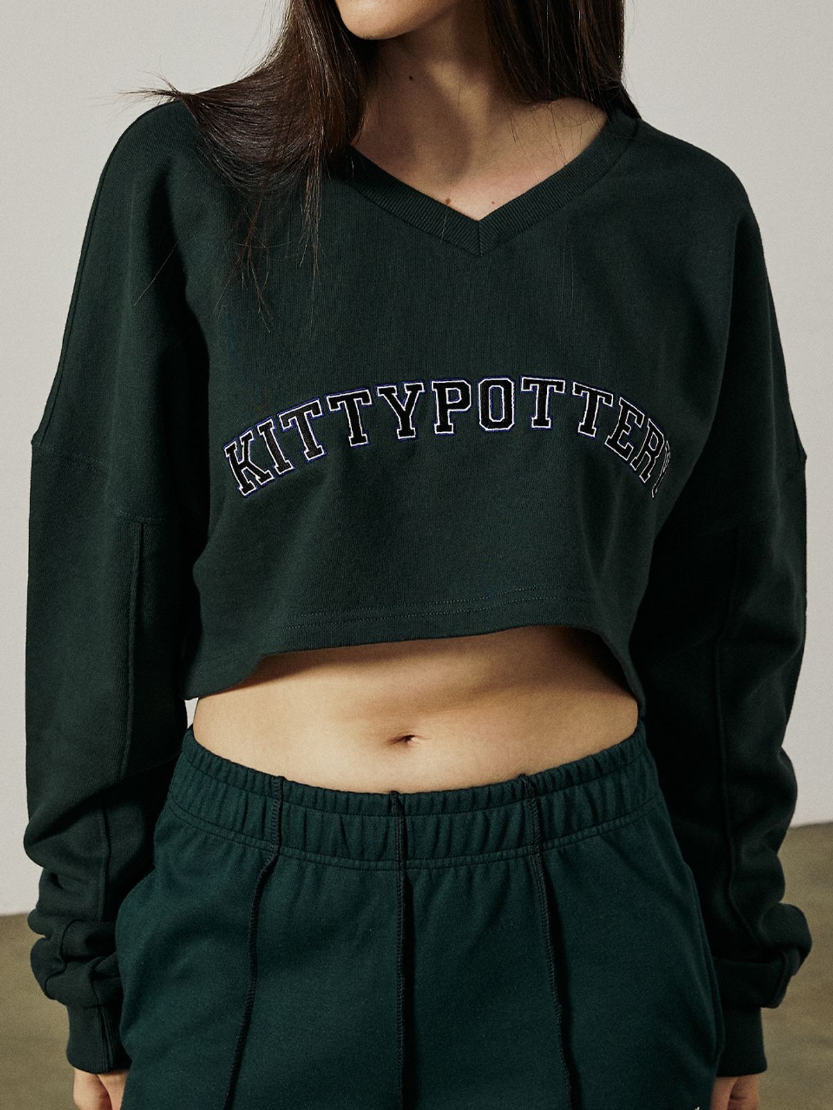 키티포터리(KITTY POTTERY) V-NECK CROP SWEATSHIRT[GREEN]