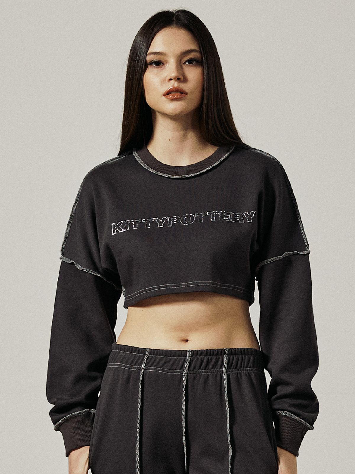 키티포터리(KITTY POTTERY) STITCH LOGO SWEAT SHIRTS [CHARCOAL]