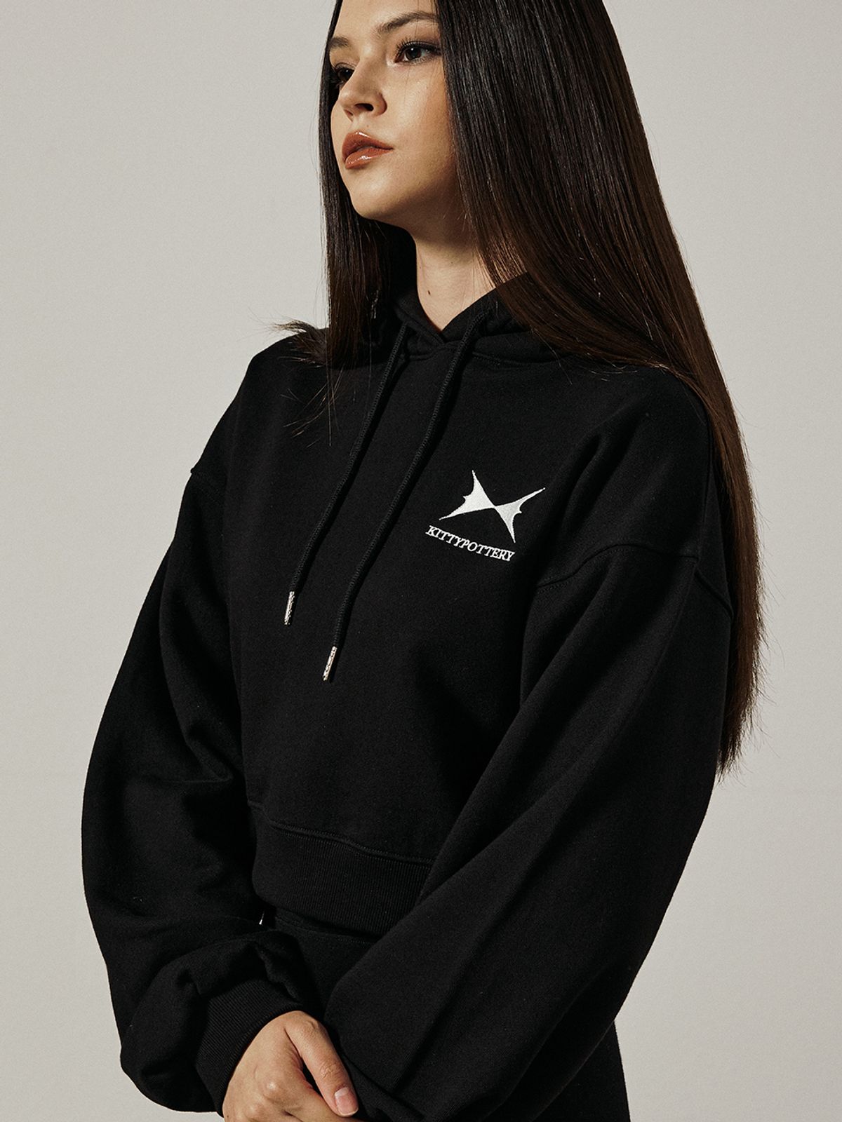 키티포터리(KITTY POTTERY) SYMBOL LOGO HOODIE [BLACK]