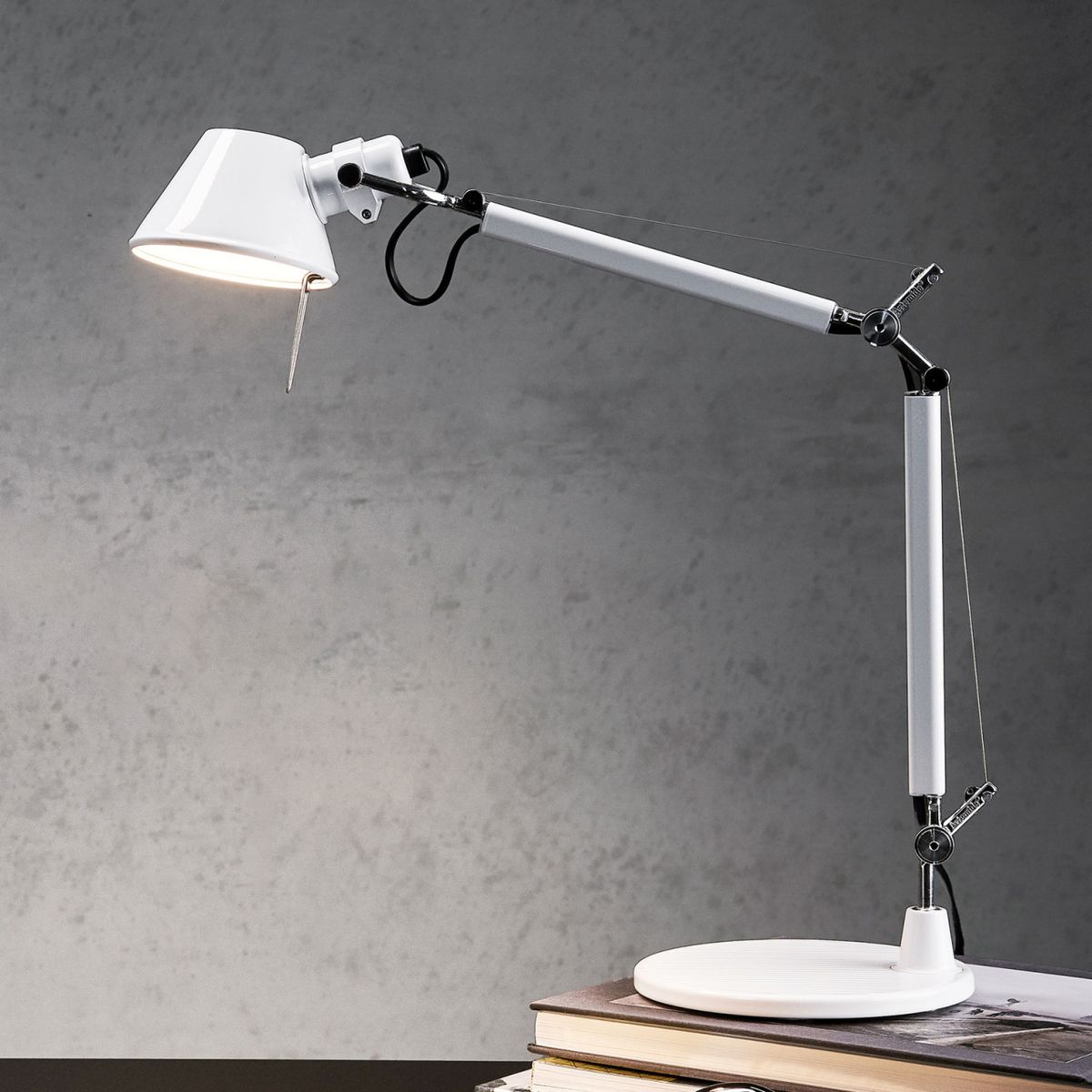 아르테미데(ARTEMIDE) 톨로메오 테이블램프