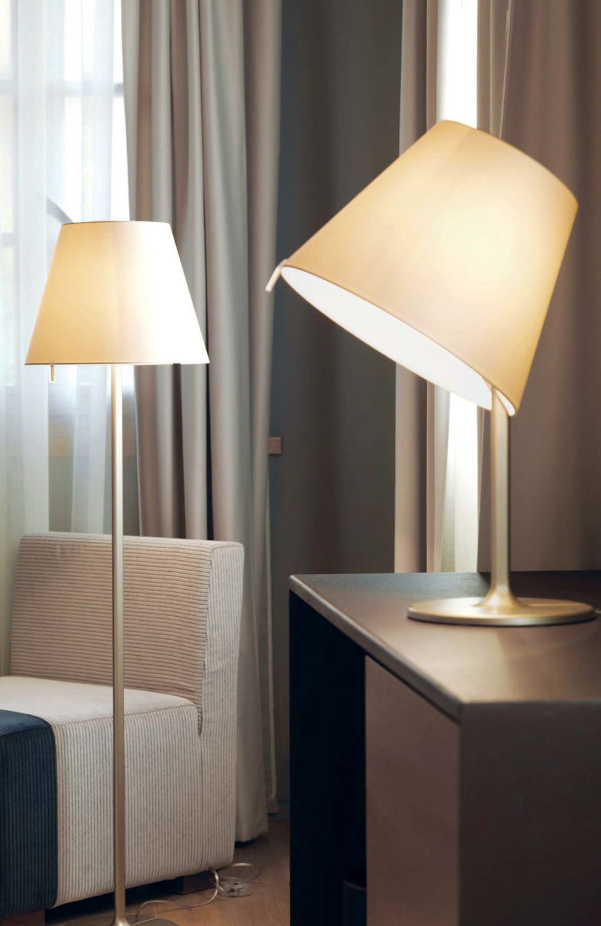 아르테미데(ARTEMIDE) 멜람포 플로어 램프
