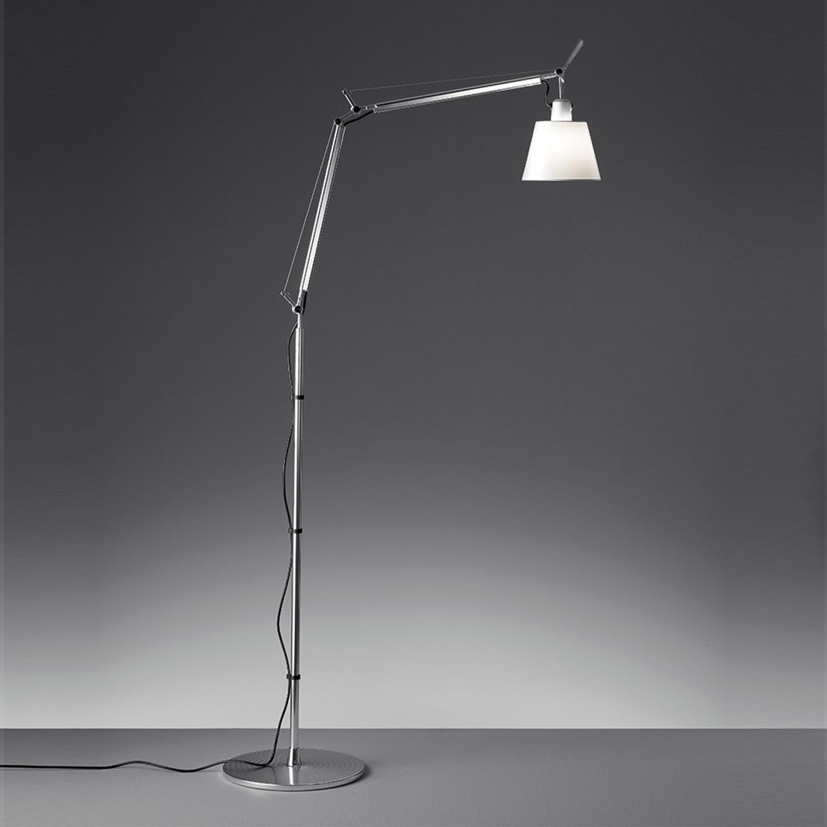 아르테미데(ARTEMIDE) 톨로메오 바스큘란테 플로어 램프