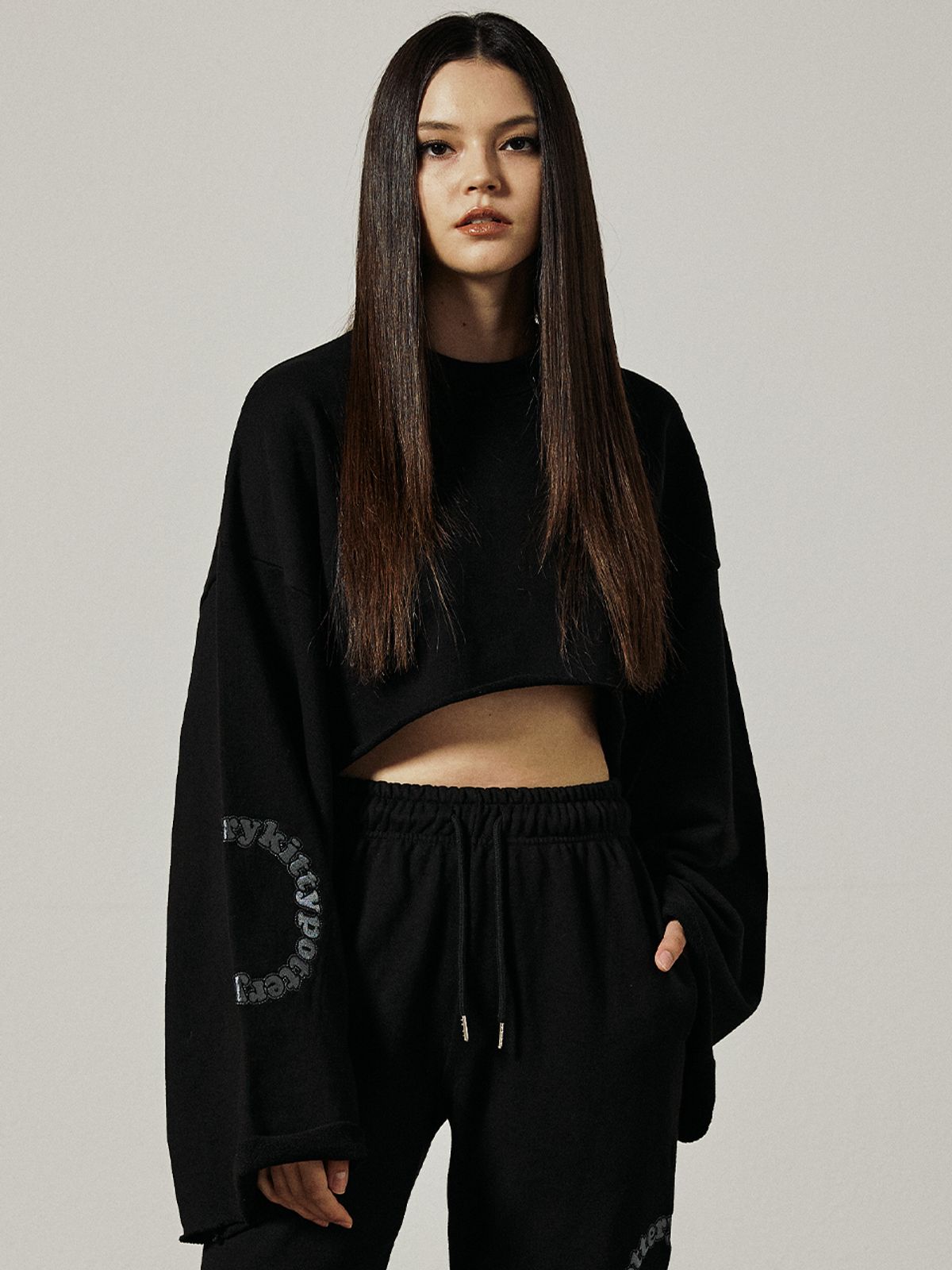 키티포터리(KITTY POTTERY) KITTY POTTERY BASIC CROP SWEAT SHIRTS [BLACK]