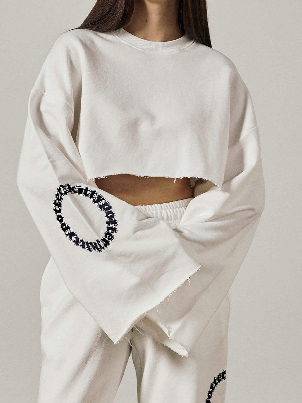 키티포터리(KITTY POTTERY) KITTY POTTERY BASIC CROP SWEAT SHIRTS [IVORY]