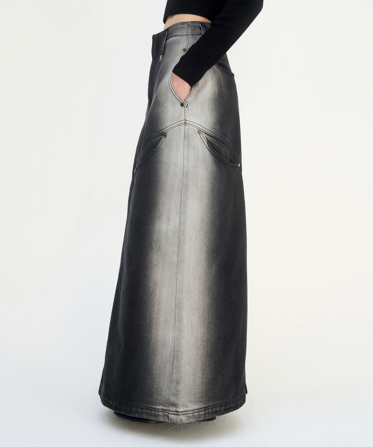 트리밍버드(TREEMINGBIRD) Curved Pocket Cut Denim Skirt [ Black ]