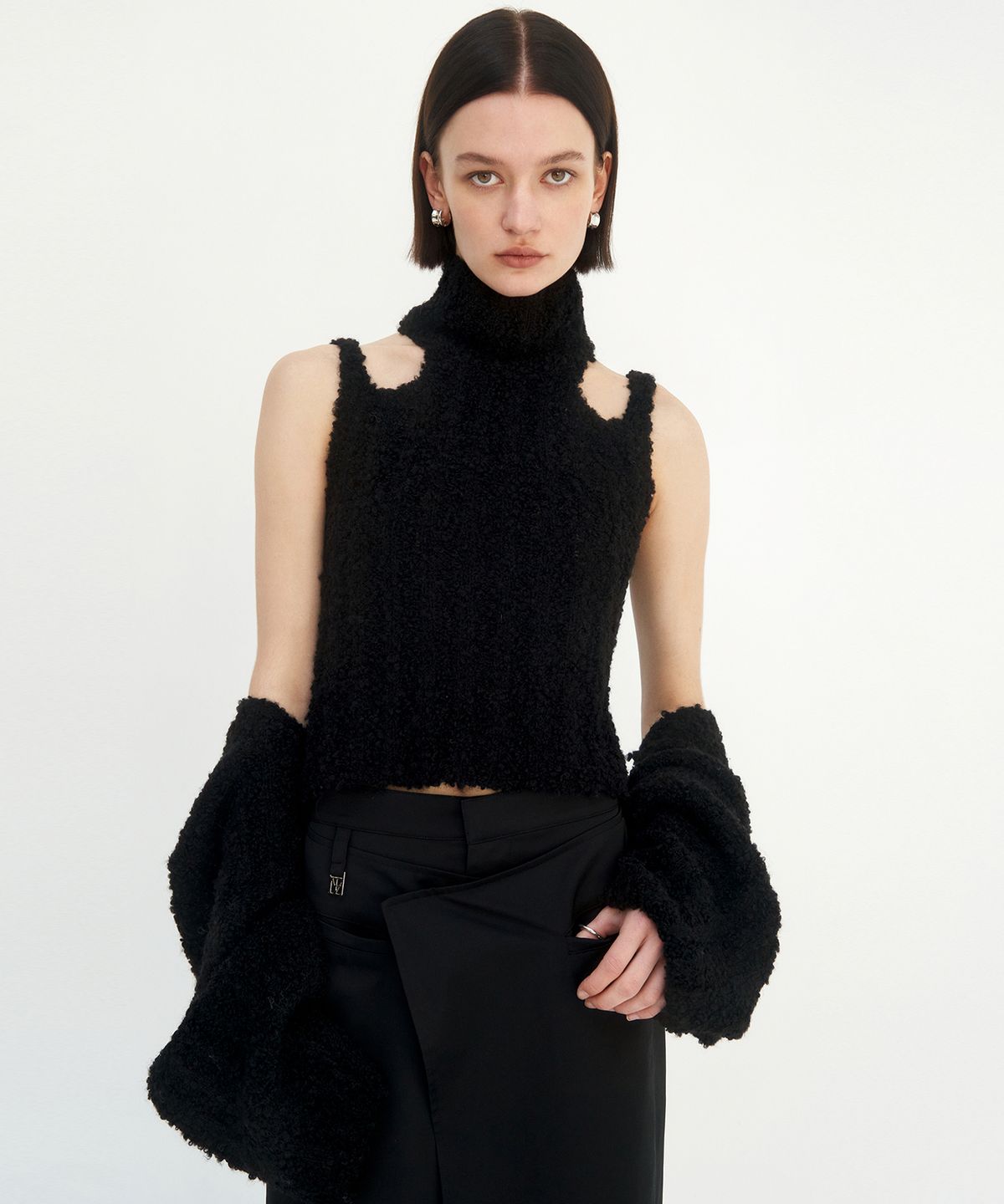 트리밍버드(TREEMINGBIRD) Shoulder Cutouts Knit Set-up Bolero&Sleeveless [ Black ]