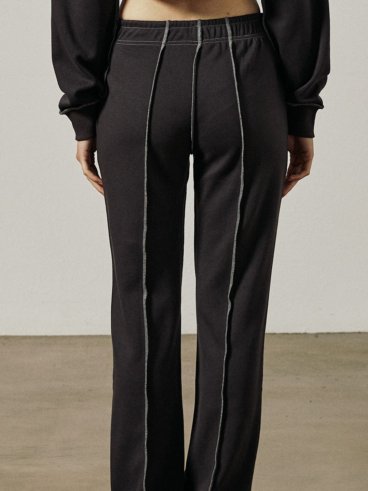 키티포터리(KITTY POTTERY) STITCH JOGGER PANTS [CHARCOAL]