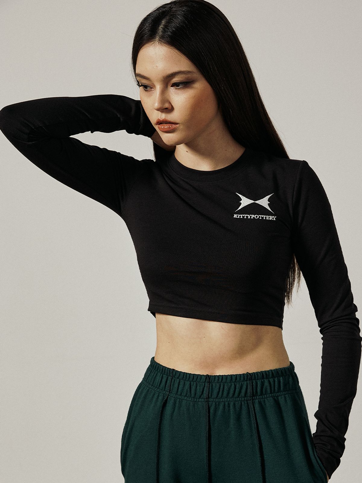 키티포터리(KITTY POTTERY) SYMBOL LOGO CROP TEE [BLACK]