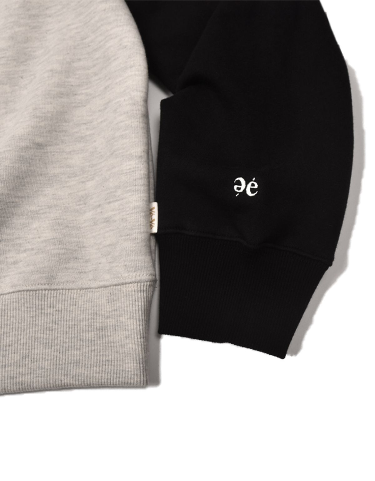 예예(YEYE) Flower Logo Crewneck [Black]