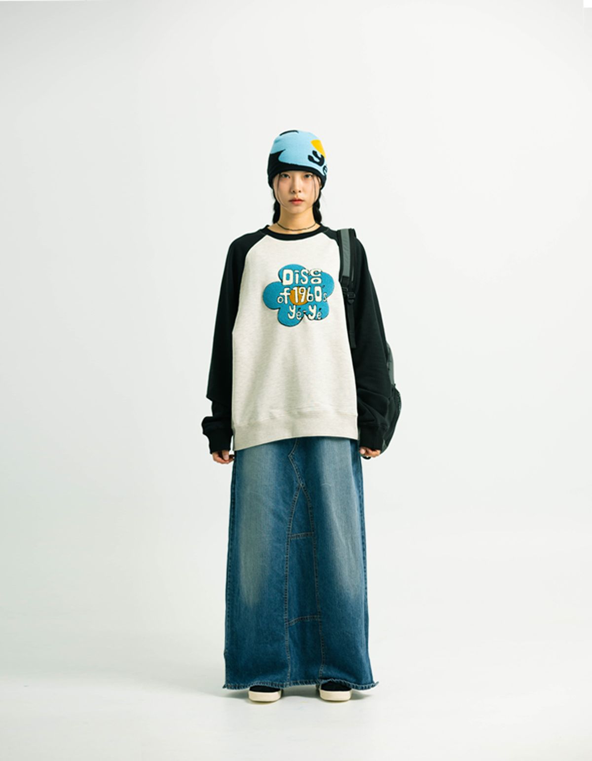 예예(YEYE) Flower Logo Crewneck [Black]