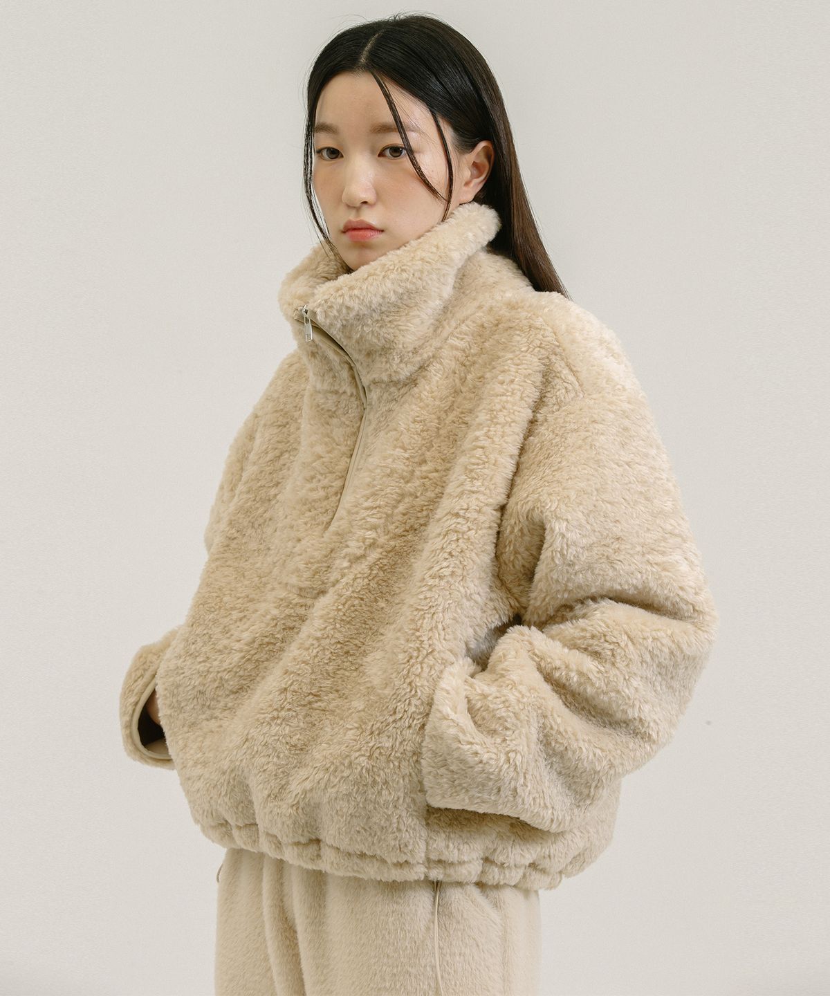 네벨에브리웨어(NEBELEVERYWEAR) Shearling Crop Zip Up_Light Beige