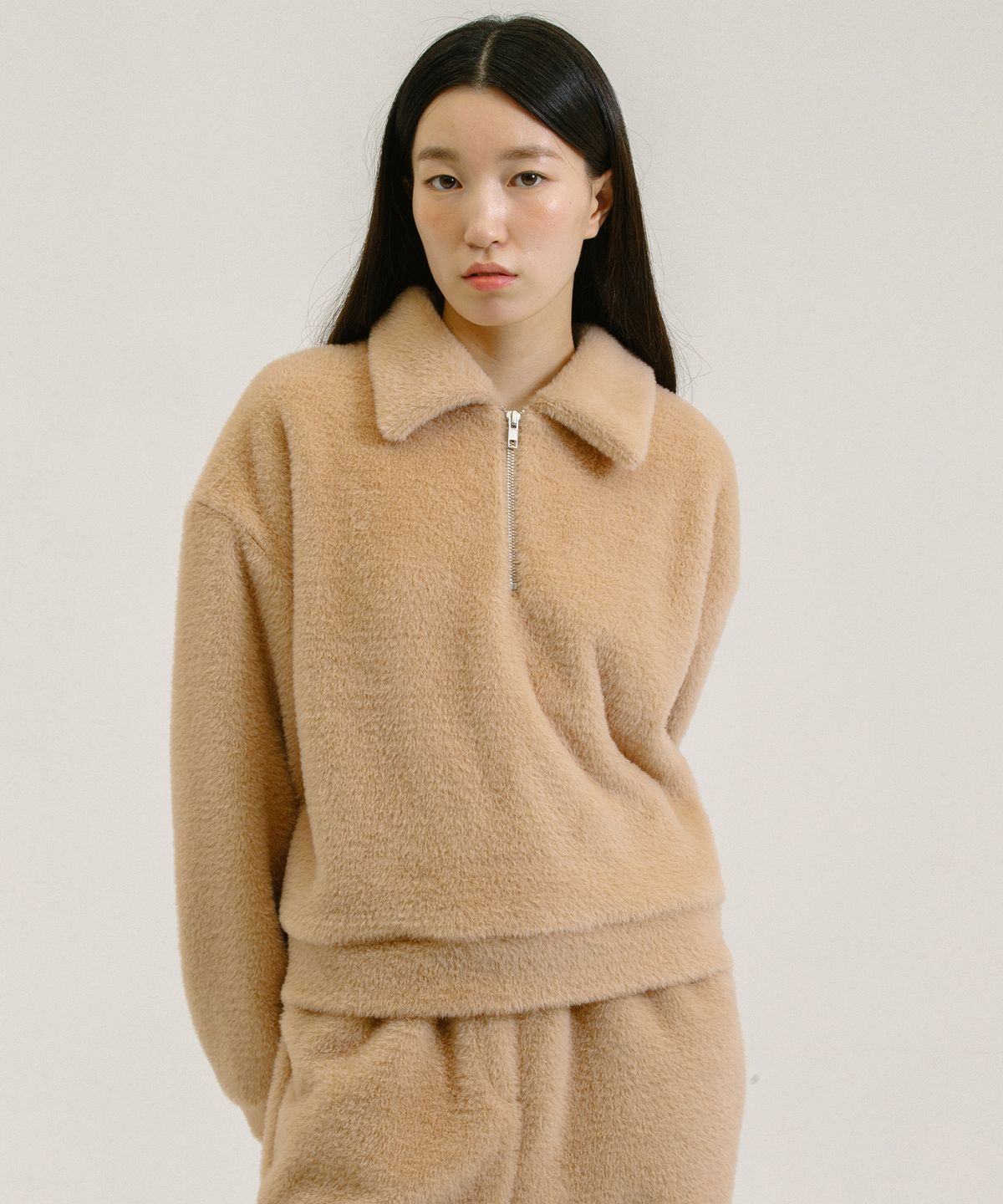 네벨에브리웨어(NEBELEVERYWEAR) Fur Half Zip up_Beige