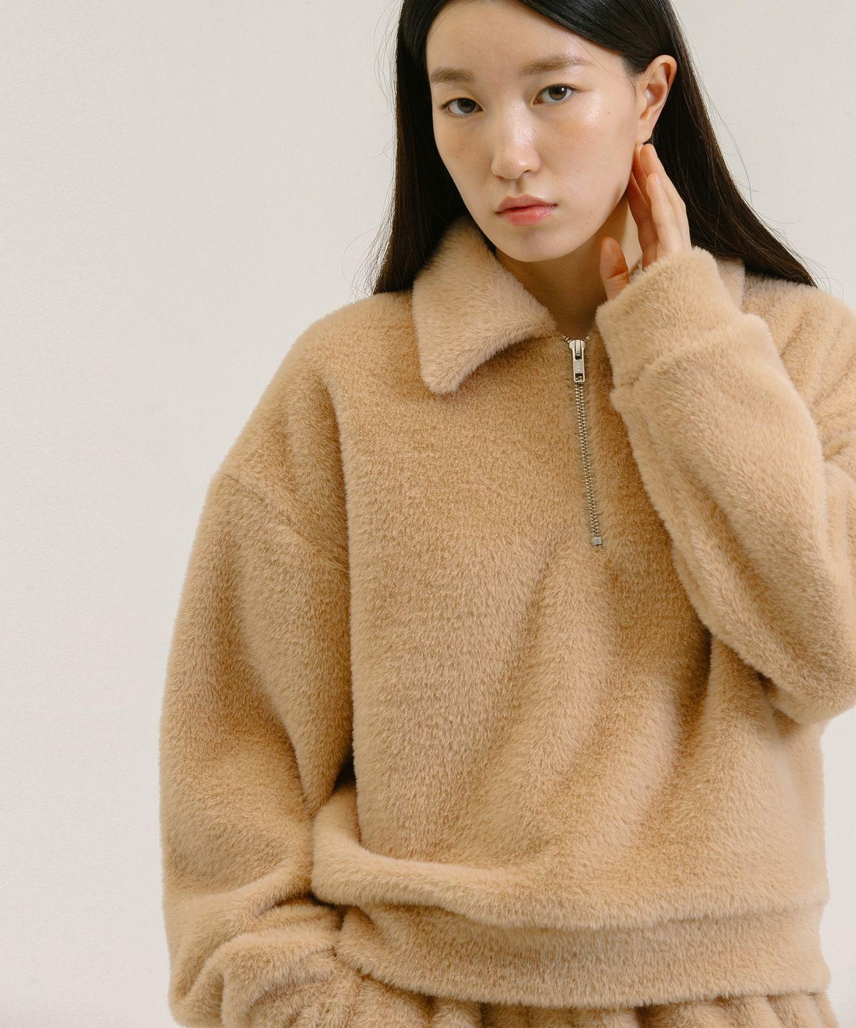네벨에브리웨어(NEBELEVERYWEAR) Fur Half Zip up_Beige