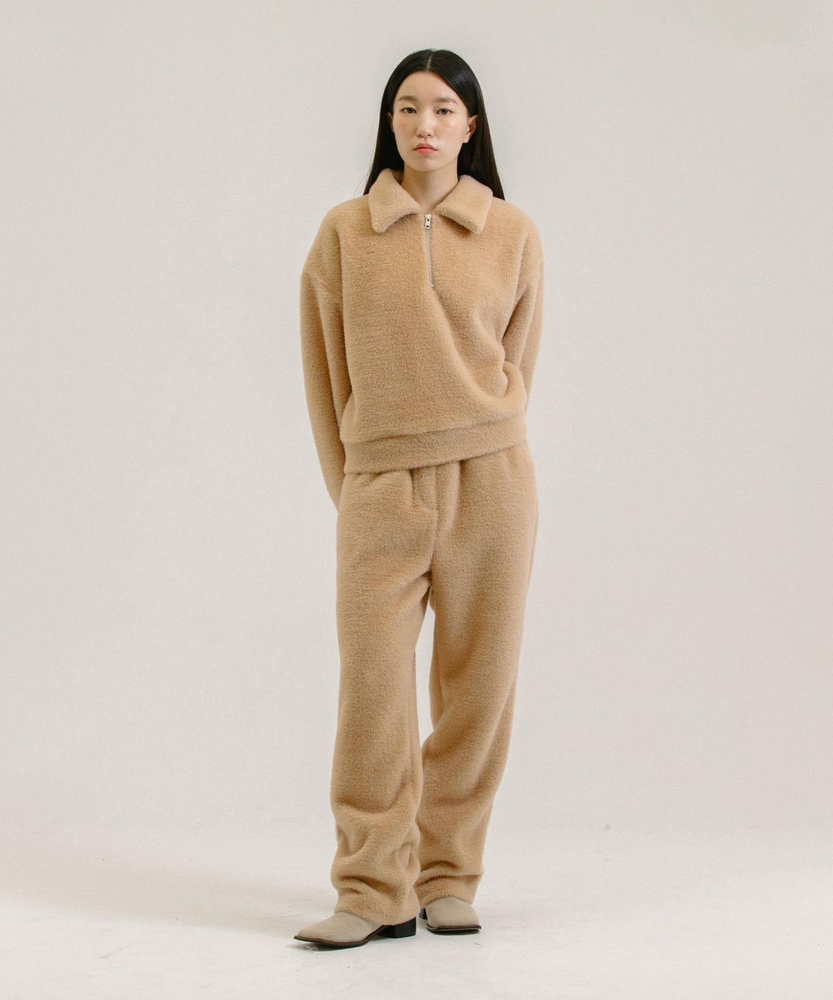 네벨에브리웨어(NEBELEVERYWEAR) Fur Banding Pants_Beige