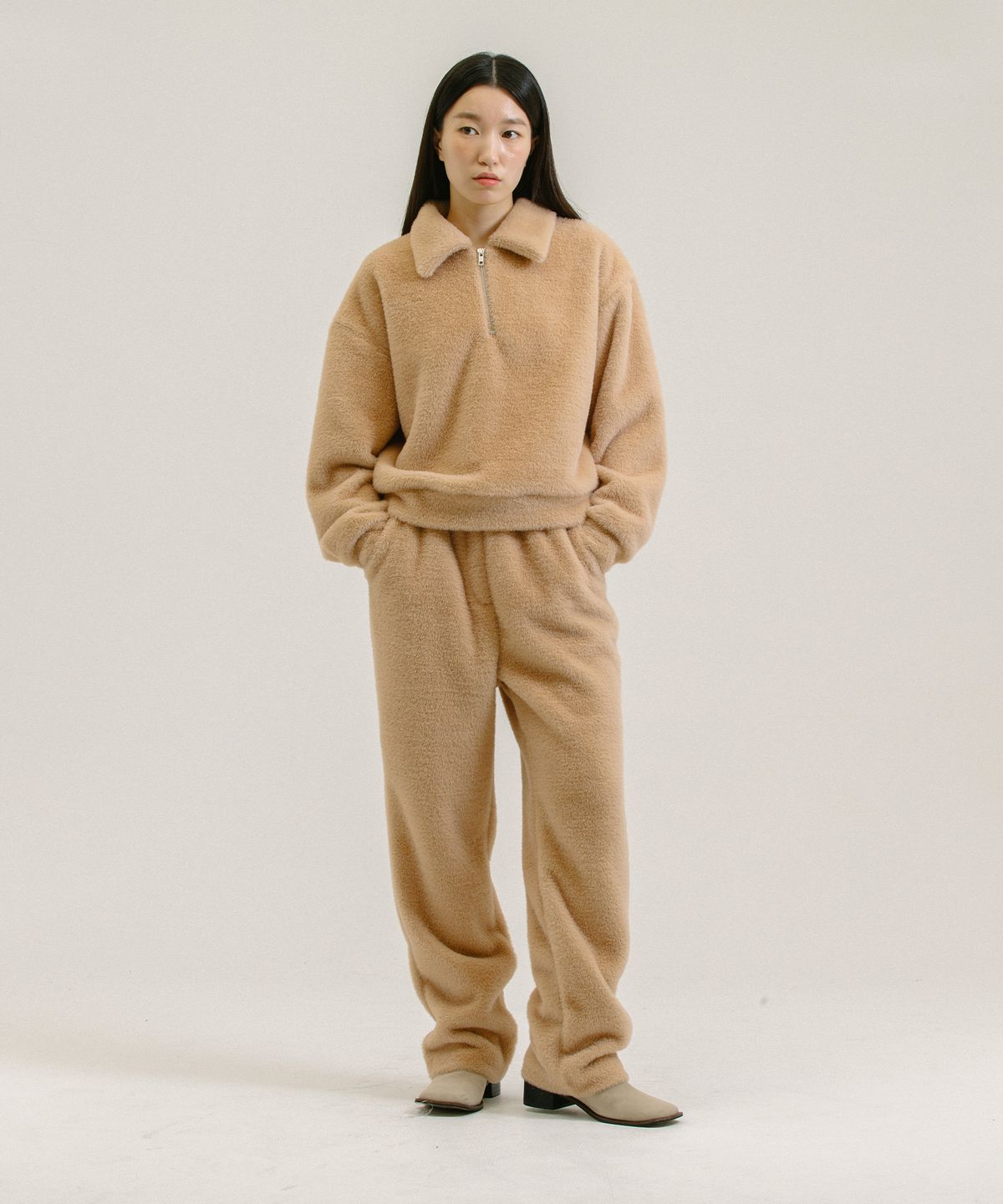 네벨에브리웨어(NEBELEVERYWEAR) Fur Banding Pants_Beige