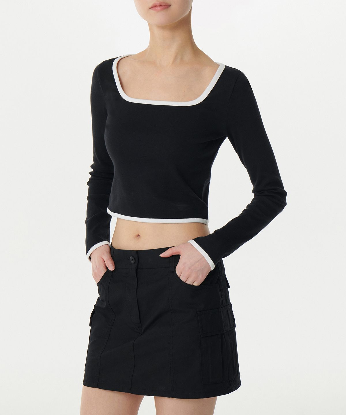 무신사 스탠다드 우먼(MUSINSA STANDARD WOMAN) 우먼즈 슬림 크롭 스퀘어 넥 링거 긴소매 티셔츠 [블랙/화이트]